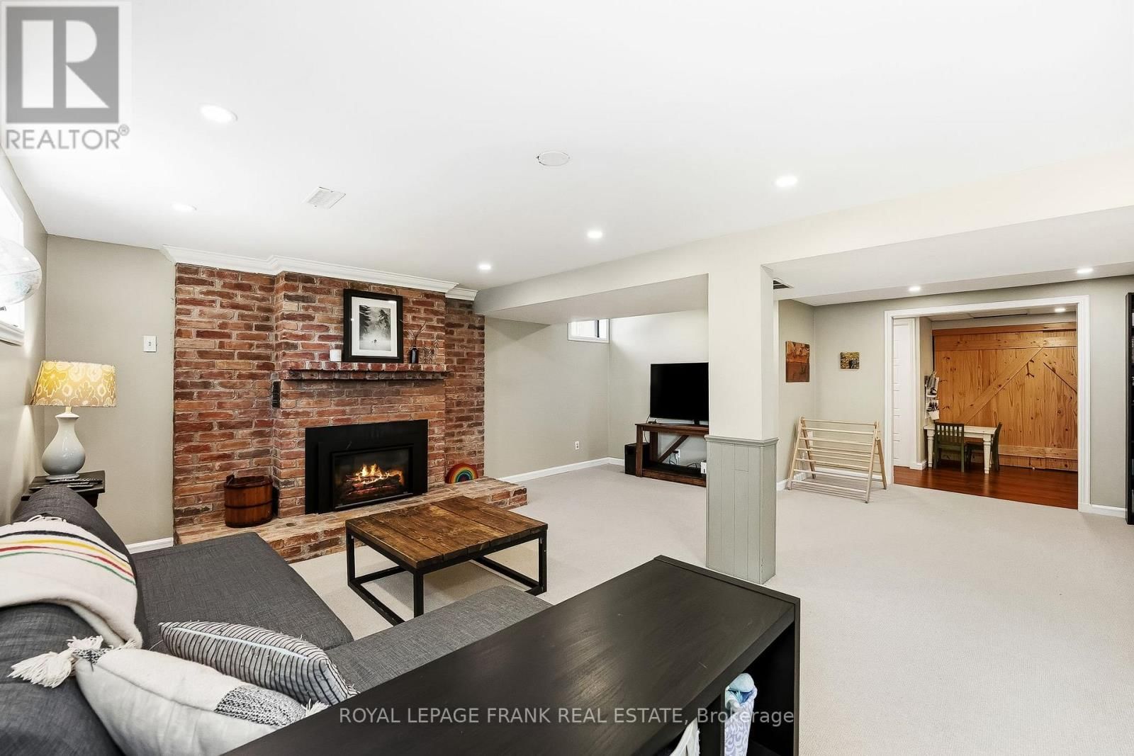 157 BLOSSOM COURT Image 24