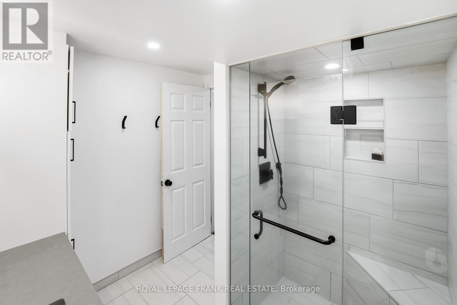 157 BLOSSOM COURT Image 31