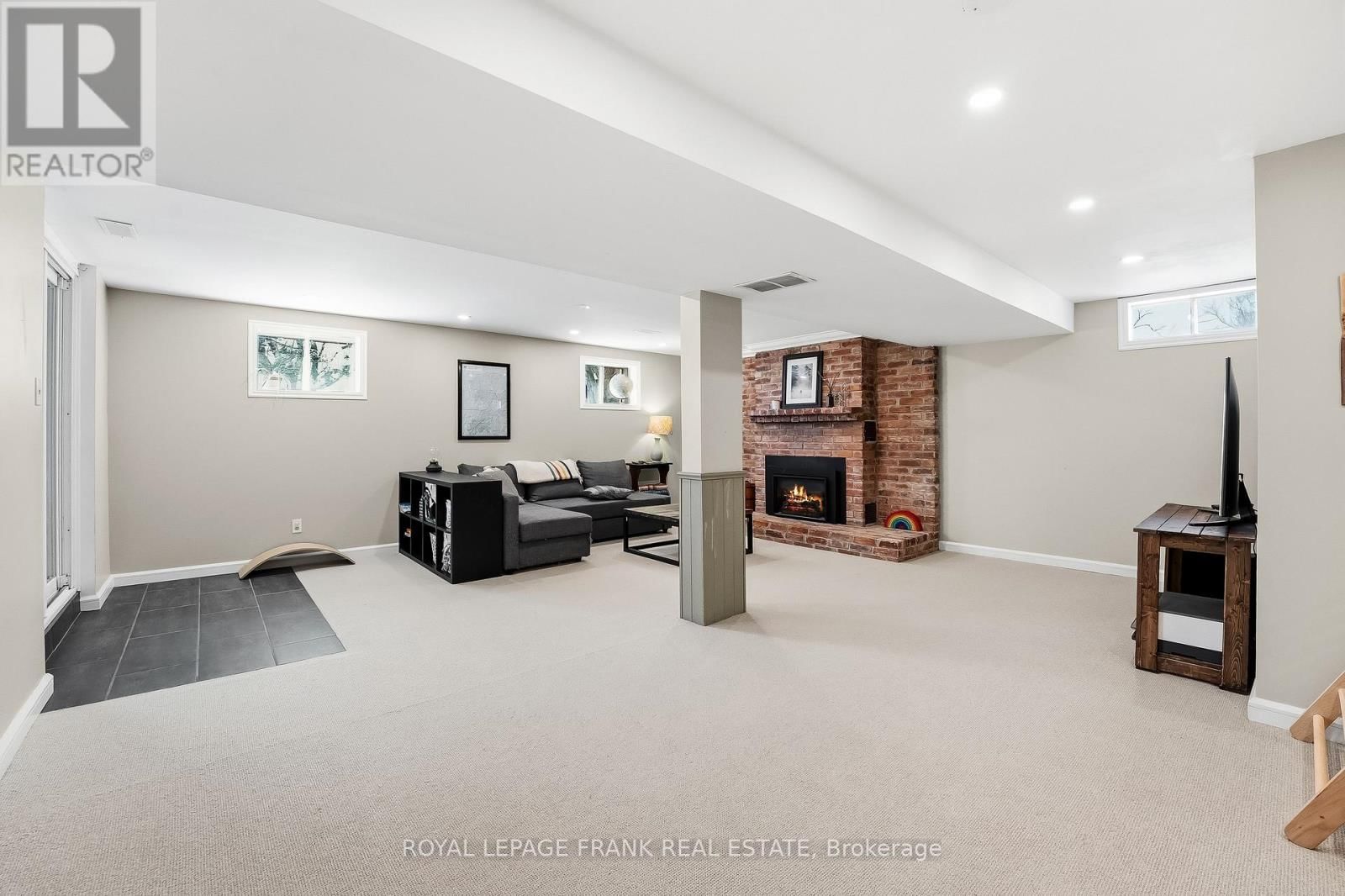 157 BLOSSOM COURT Image 32