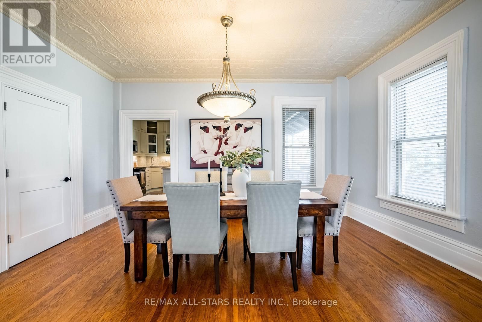 32 WELLINGTON STREET Image 10