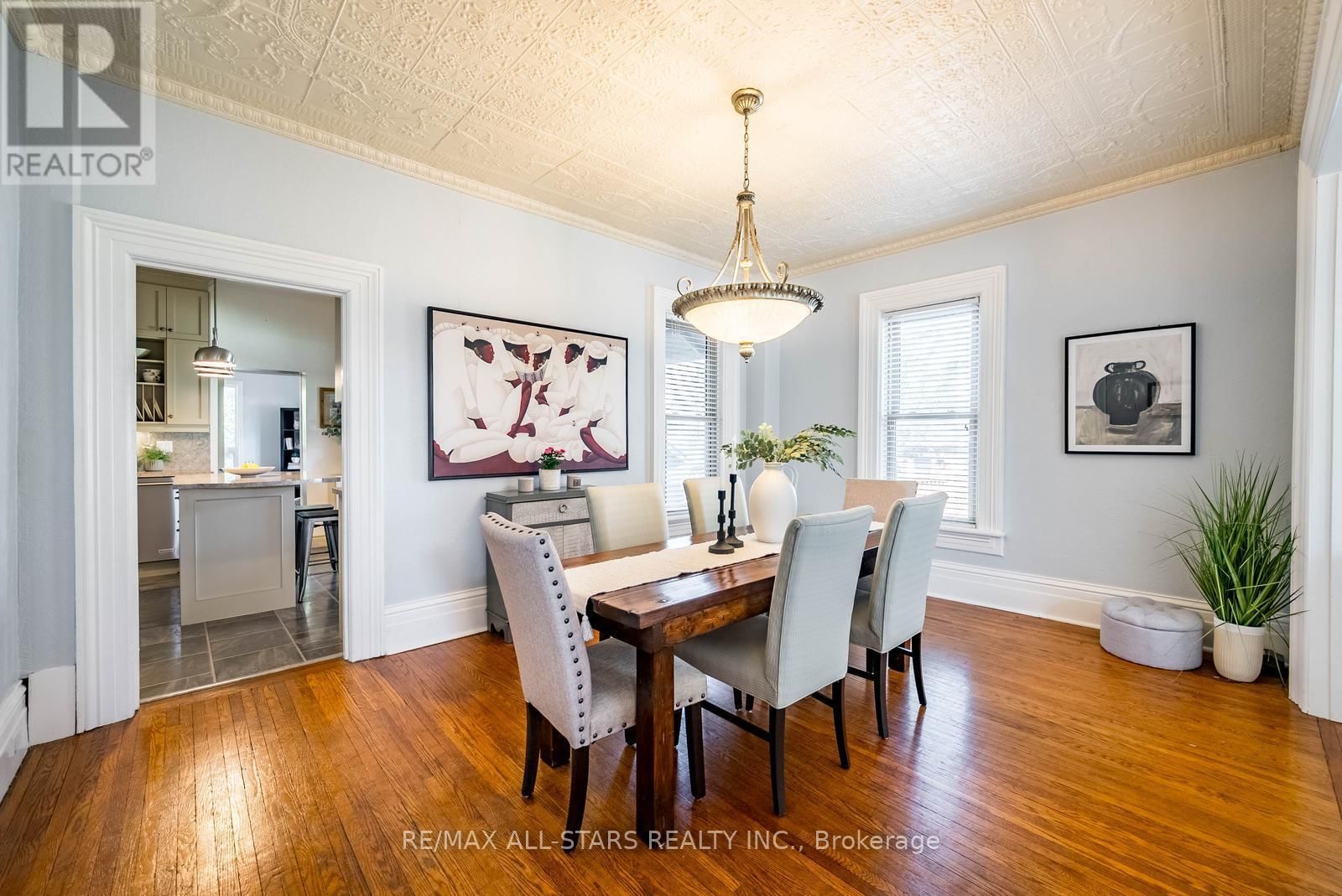 32 WELLINGTON STREET Image 12