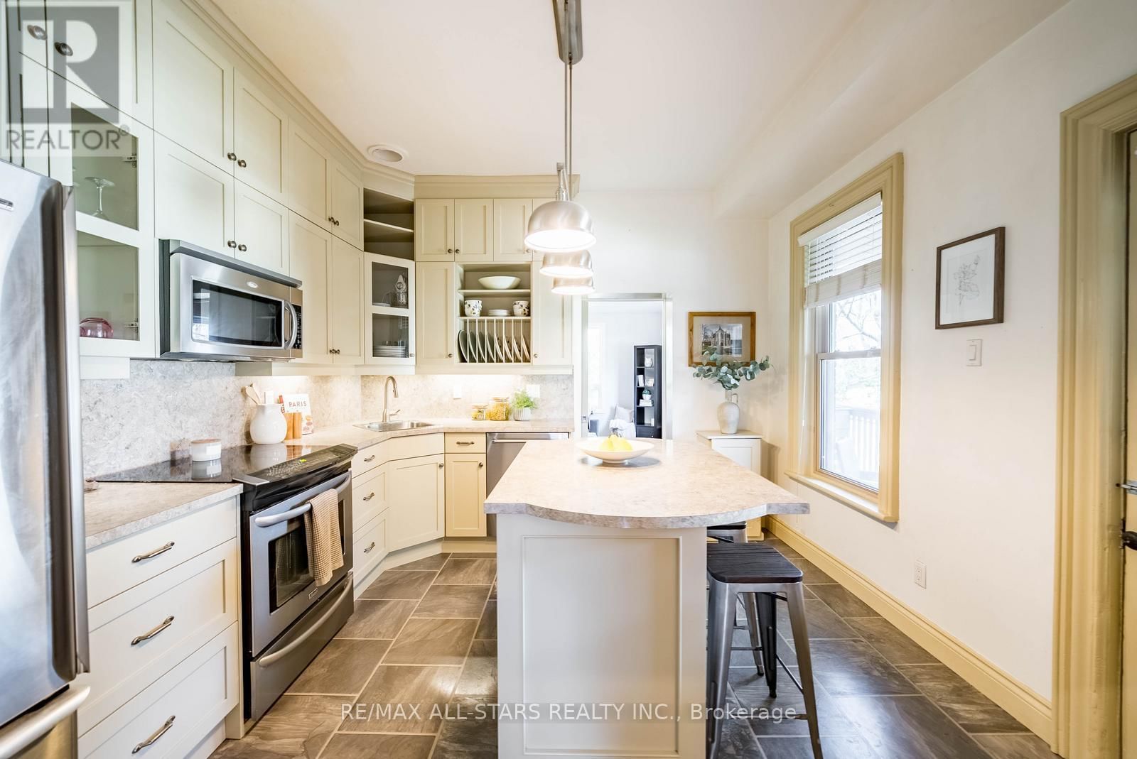 32 WELLINGTON STREET Image 13