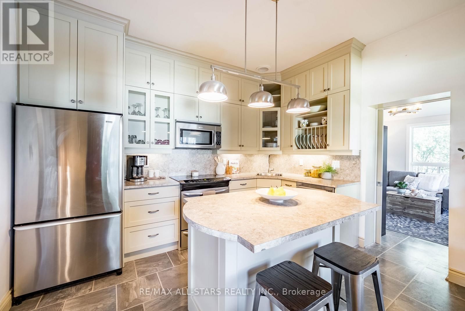 32 WELLINGTON STREET Image 14