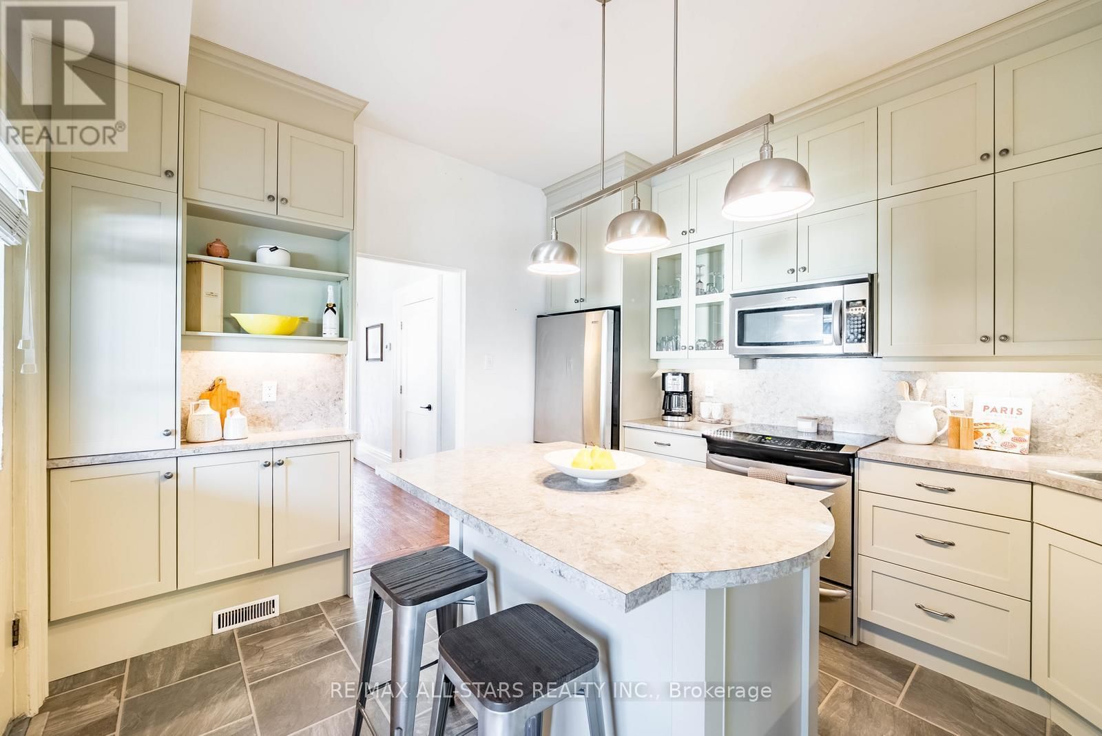 32 WELLINGTON STREET Image 15