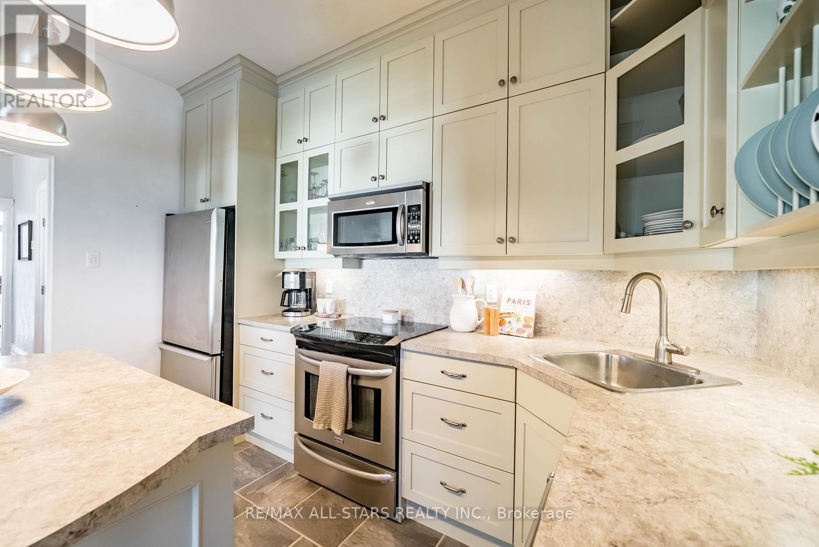 32 WELLINGTON STREET Image 16