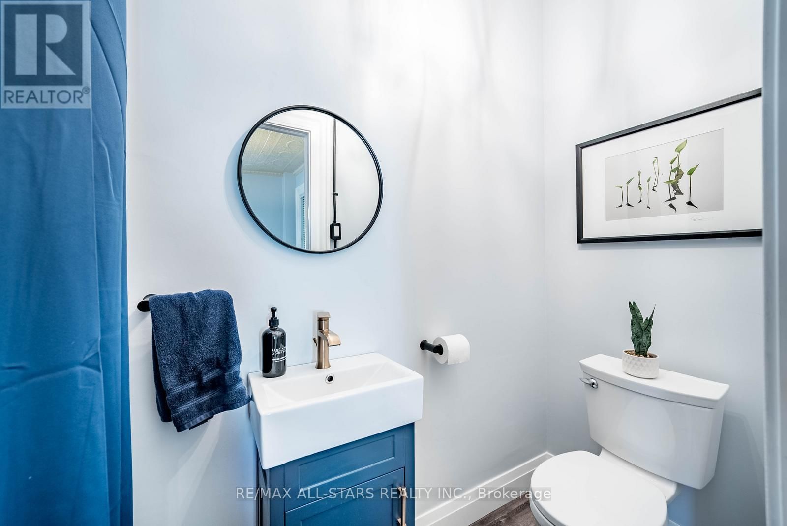 32 WELLINGTON STREET Image 21