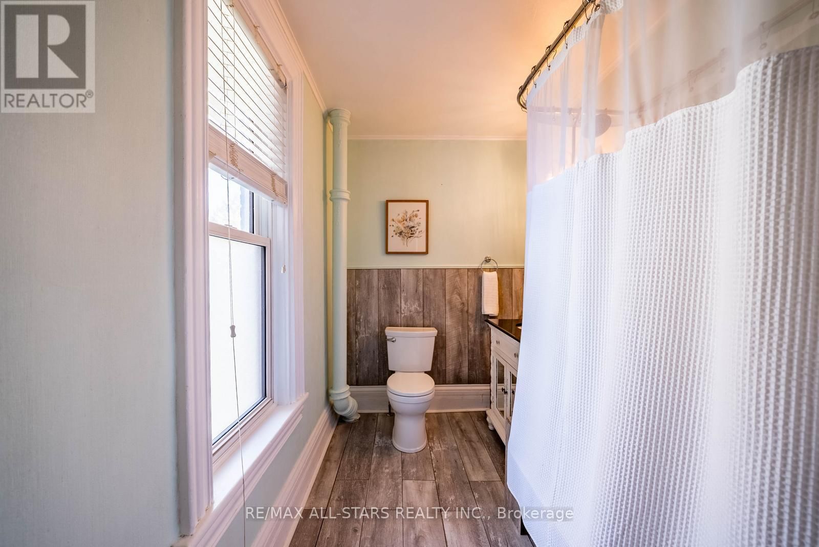 32 WELLINGTON STREET Image 24