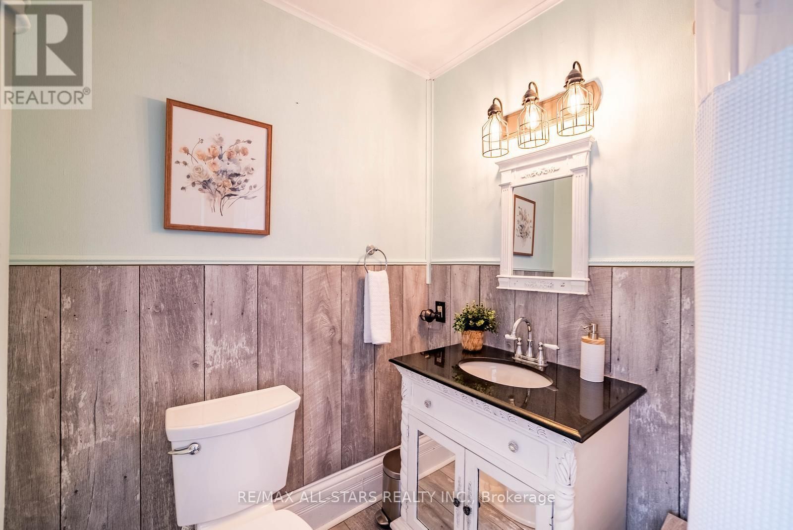 32 WELLINGTON STREET Image 25