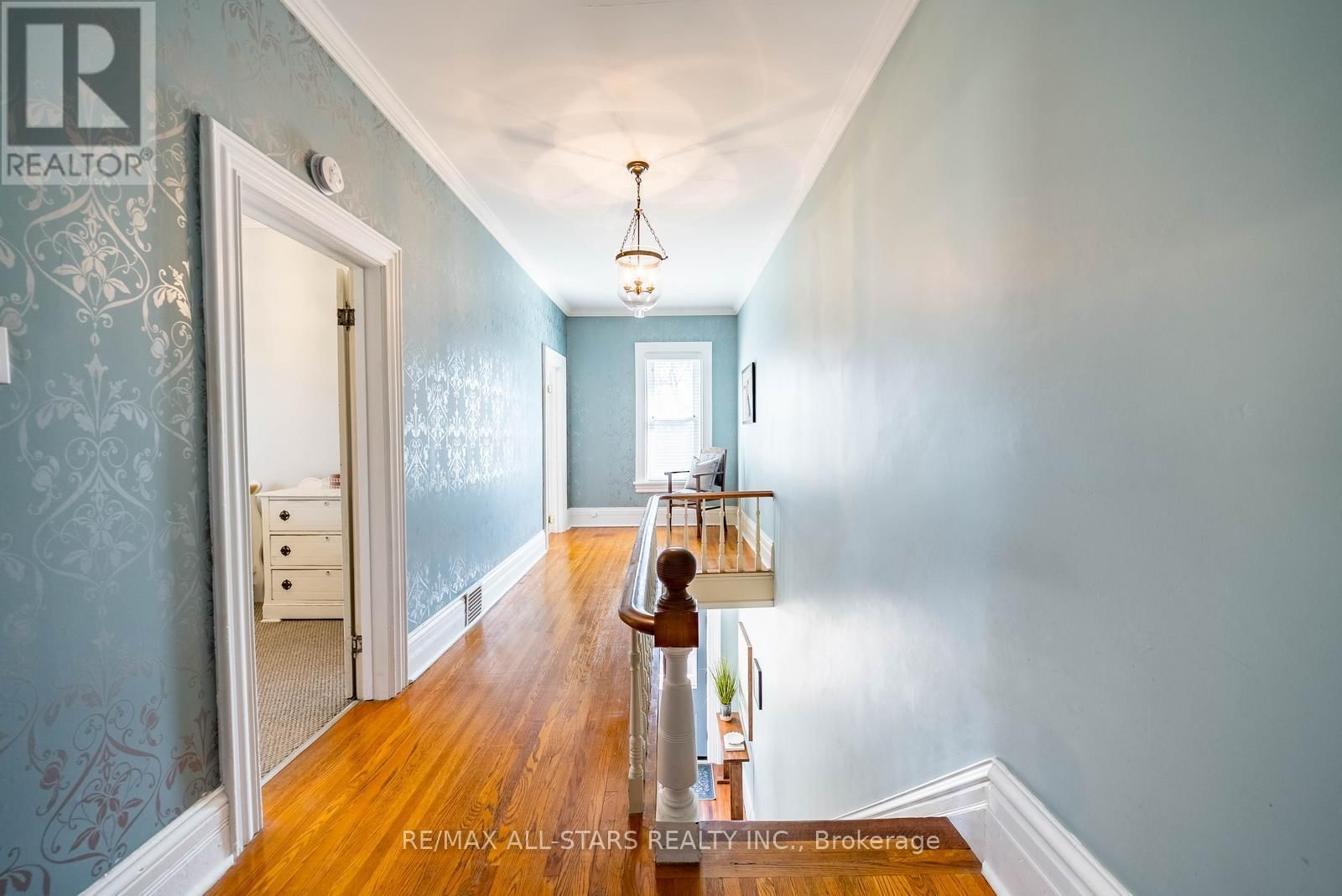 32 WELLINGTON STREET Image 27