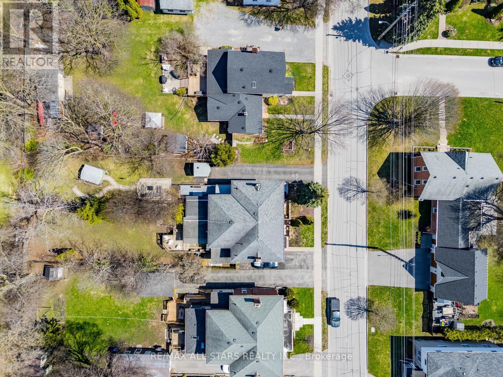 32 WELLINGTON STREET Image 29