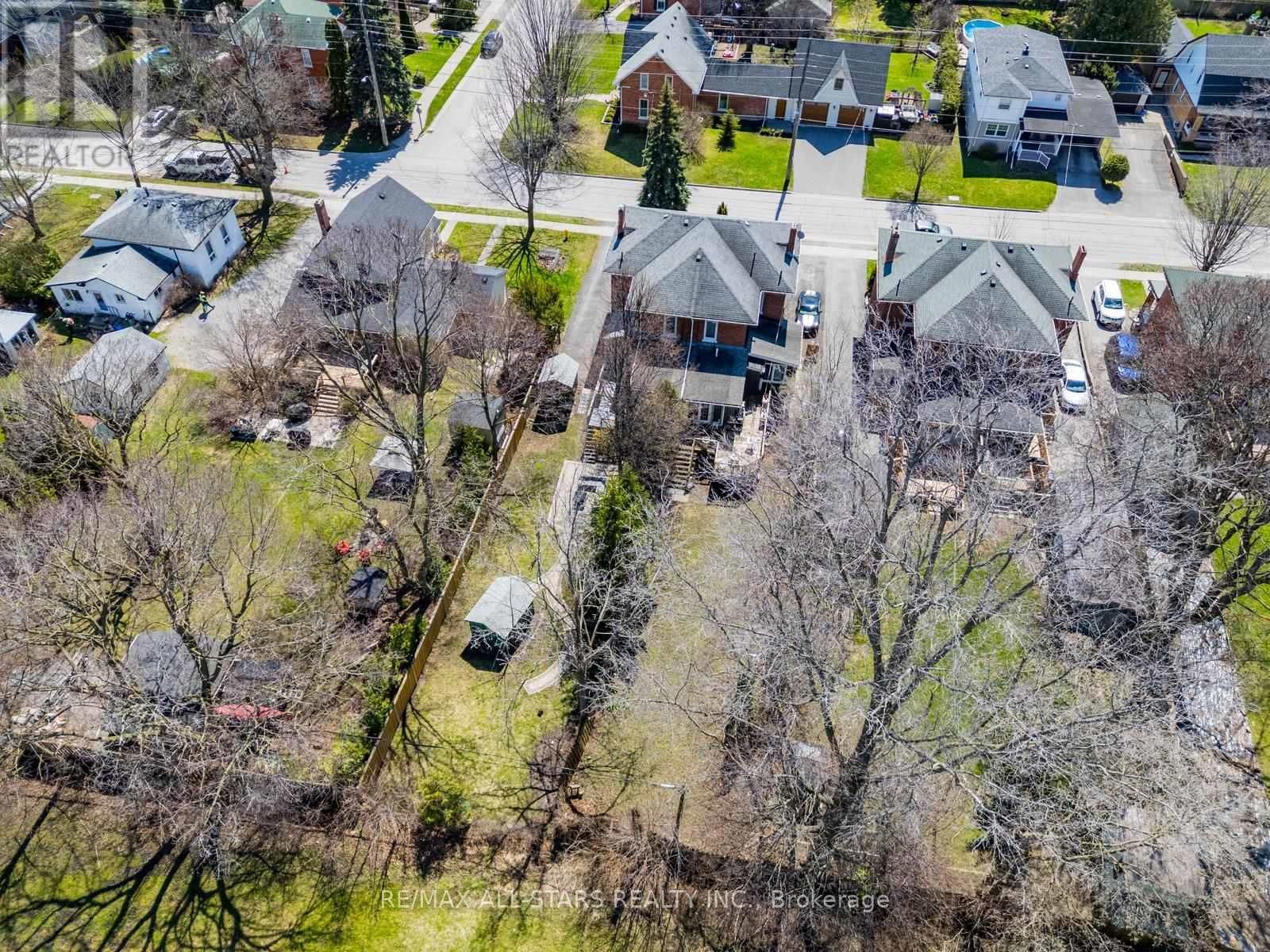 32 WELLINGTON STREET Image 30