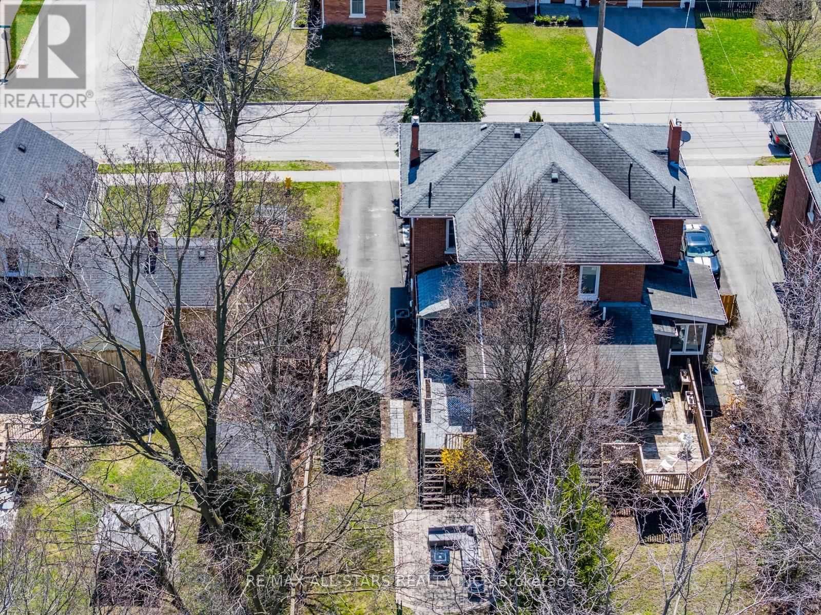 32 WELLINGTON STREET Image 31