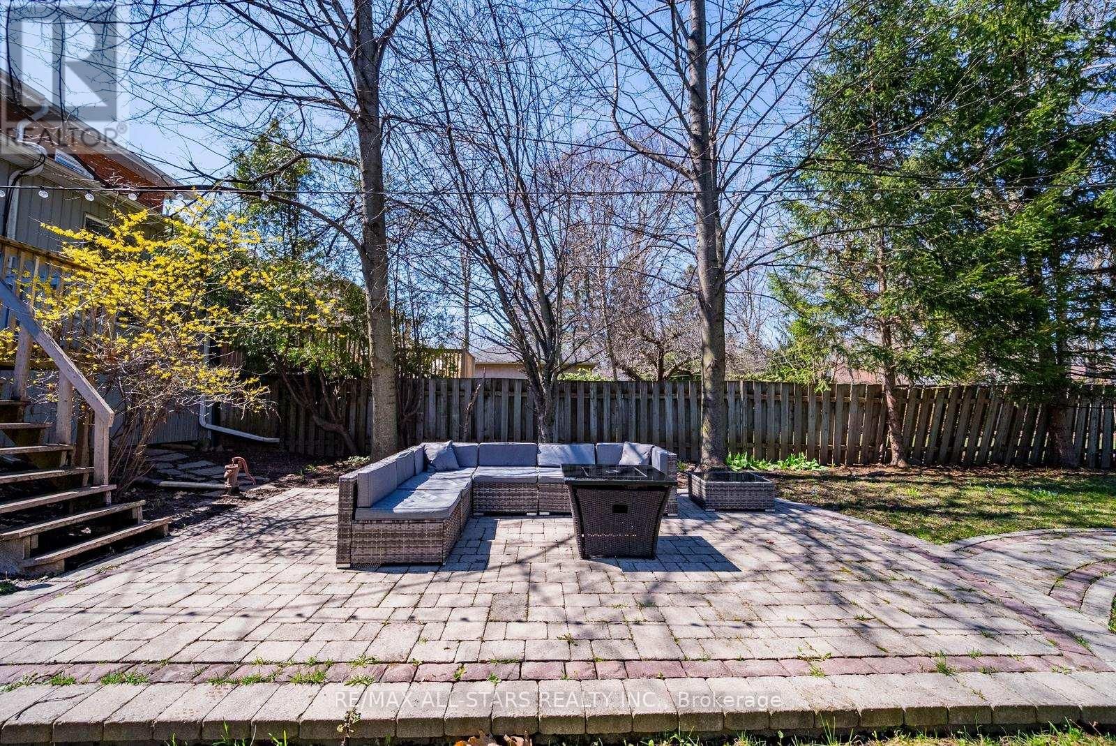 32 WELLINGTON STREET Image 37