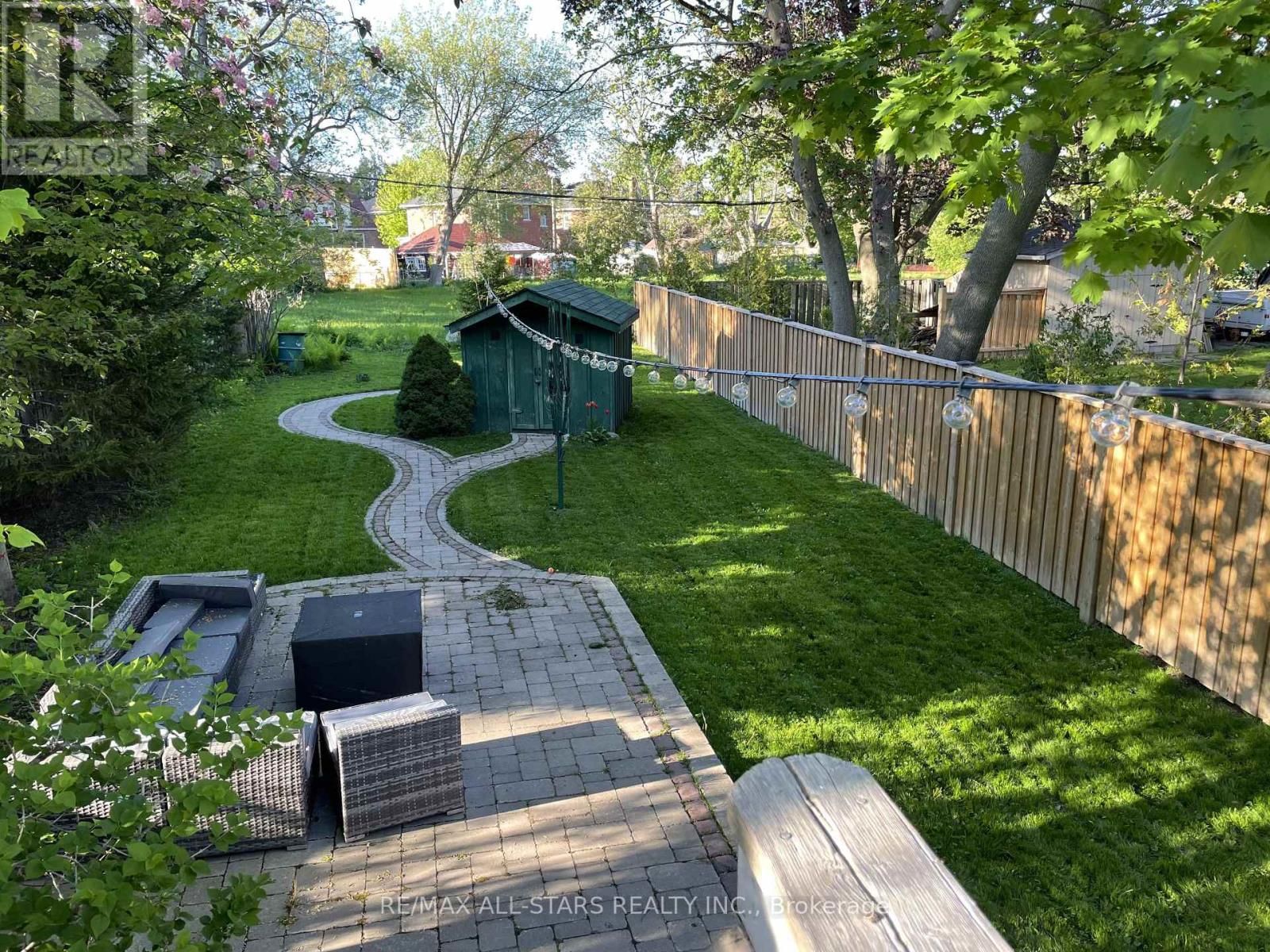 32 WELLINGTON STREET Image 38