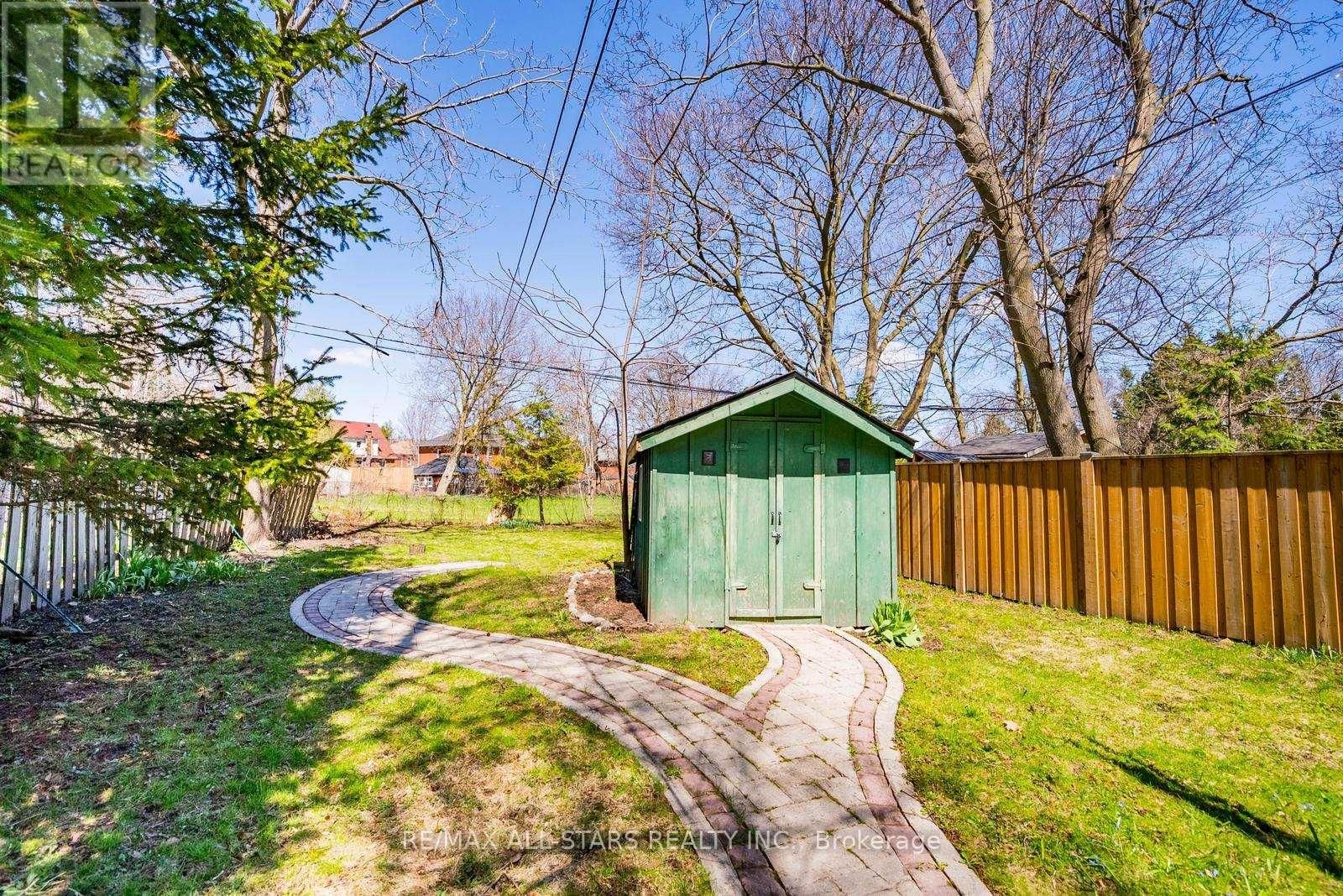 32 WELLINGTON STREET Image 39