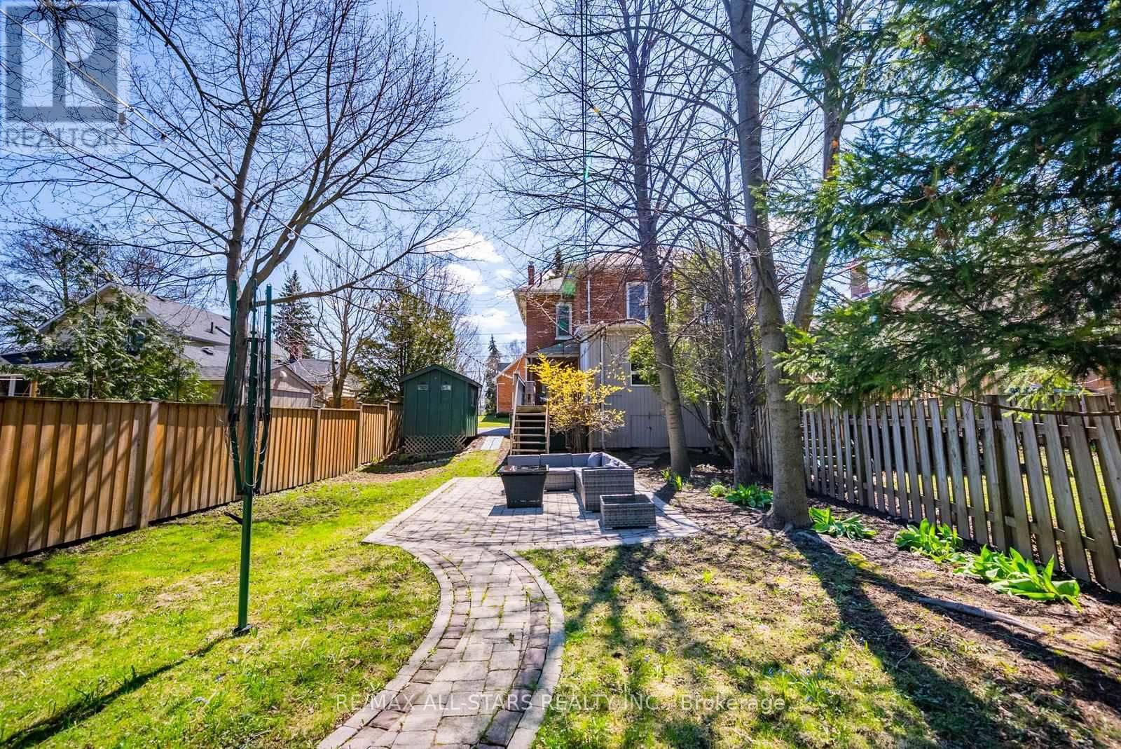 32 WELLINGTON STREET Image 41