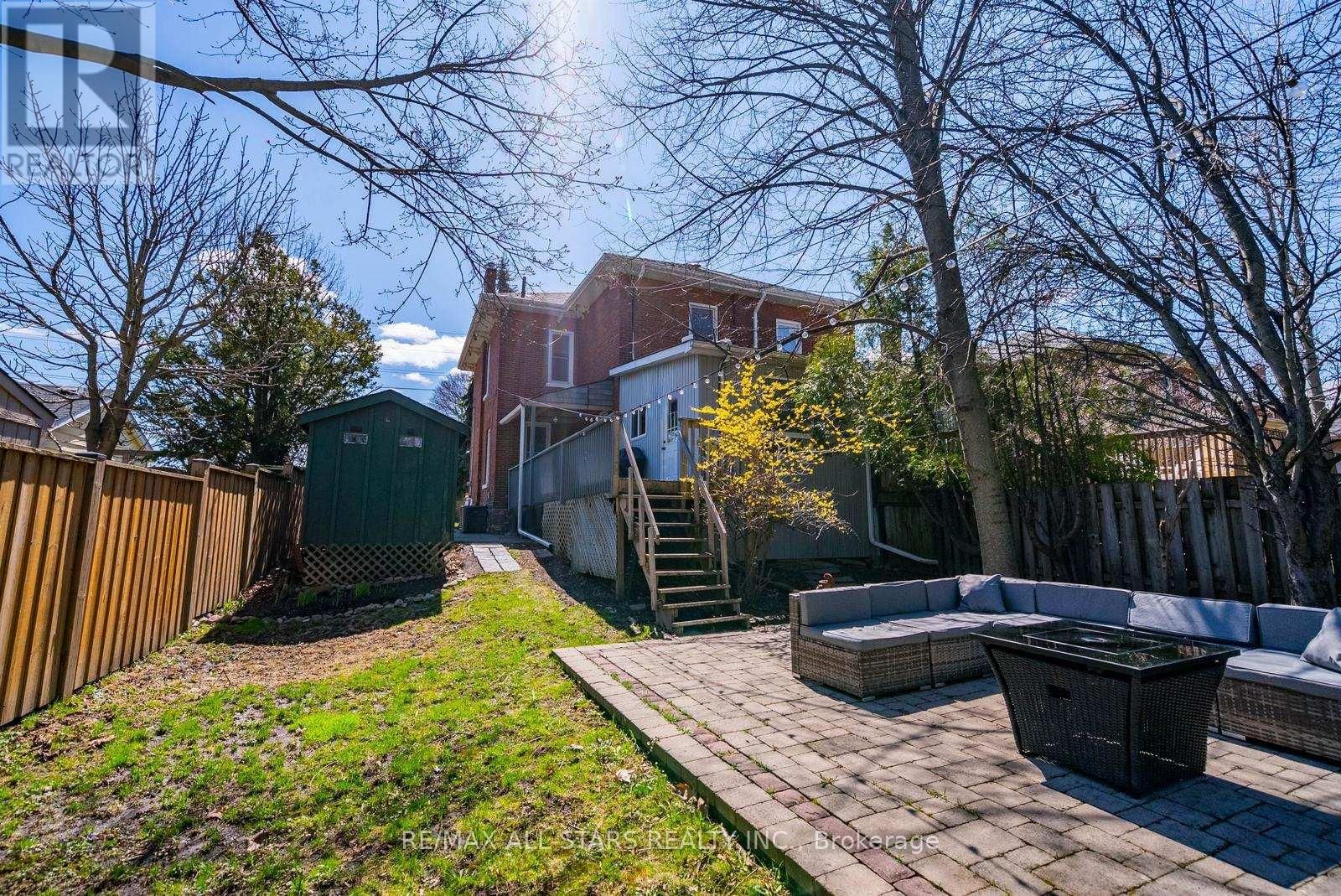 32 WELLINGTON STREET Image 42