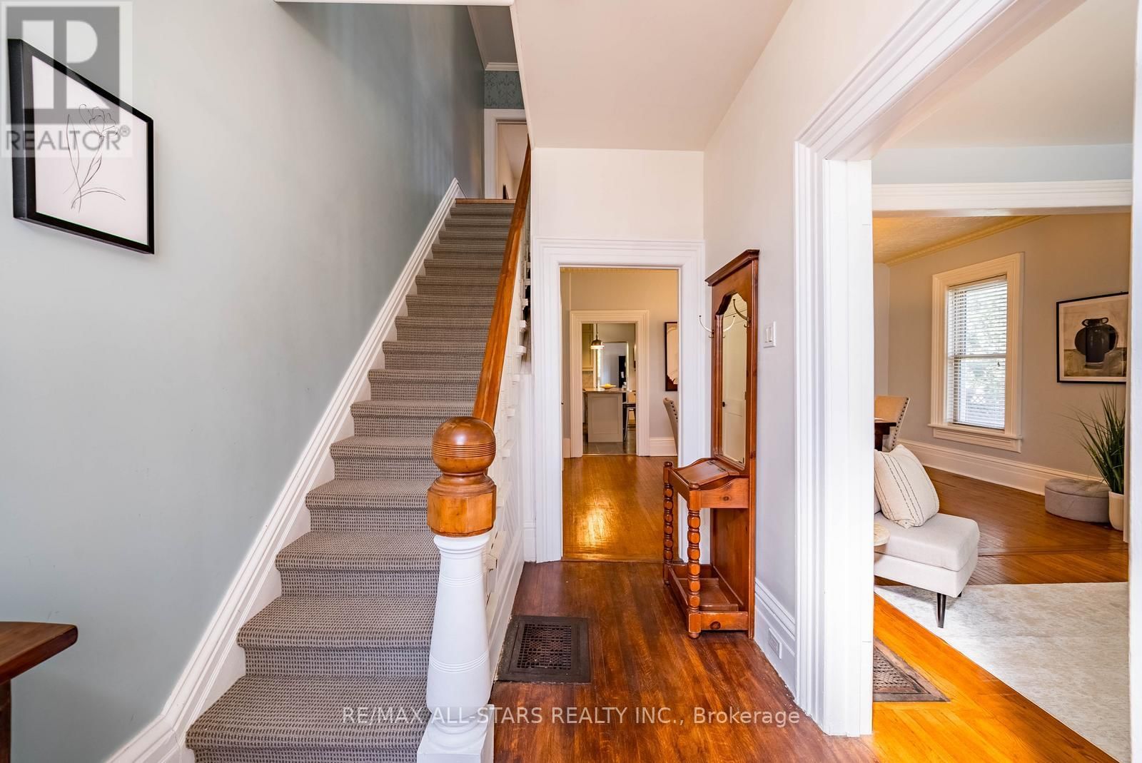 32 WELLINGTON STREET Image 5