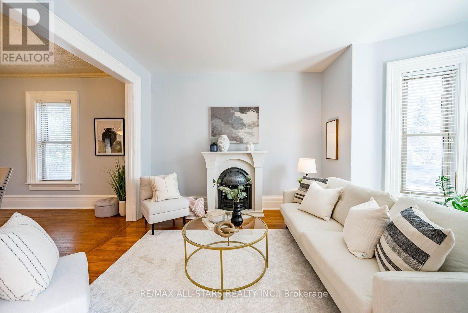 32 WELLINGTON STREET Image 8