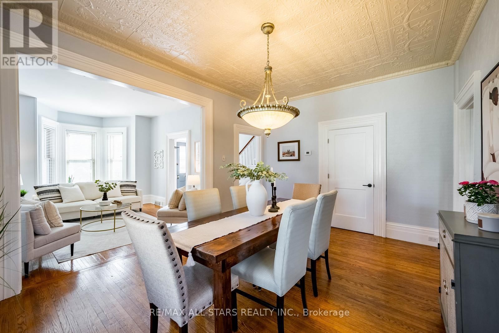 32 WELLINGTON STREET Image 9