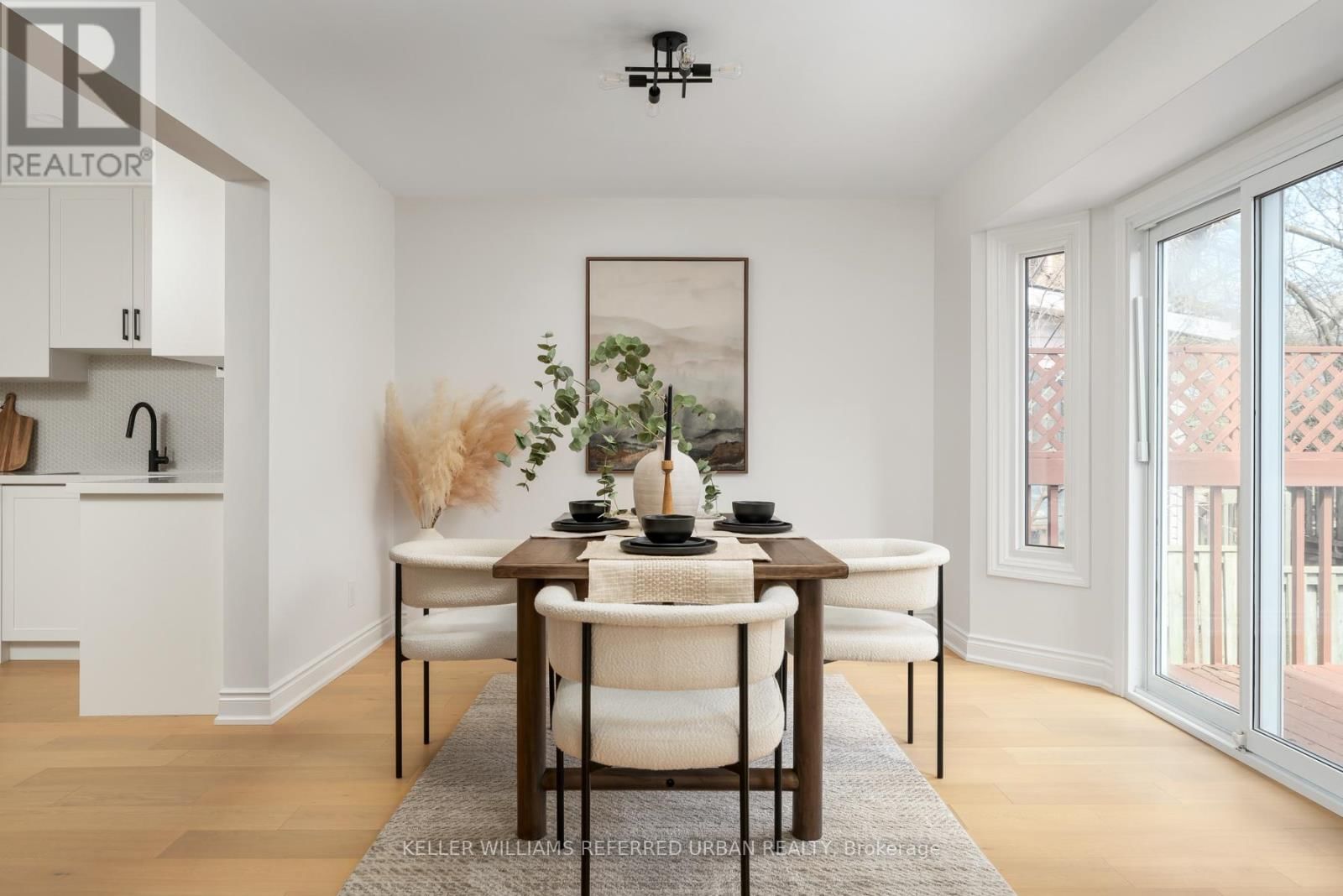 1064 MOORELANDS CRESCENT Image 10