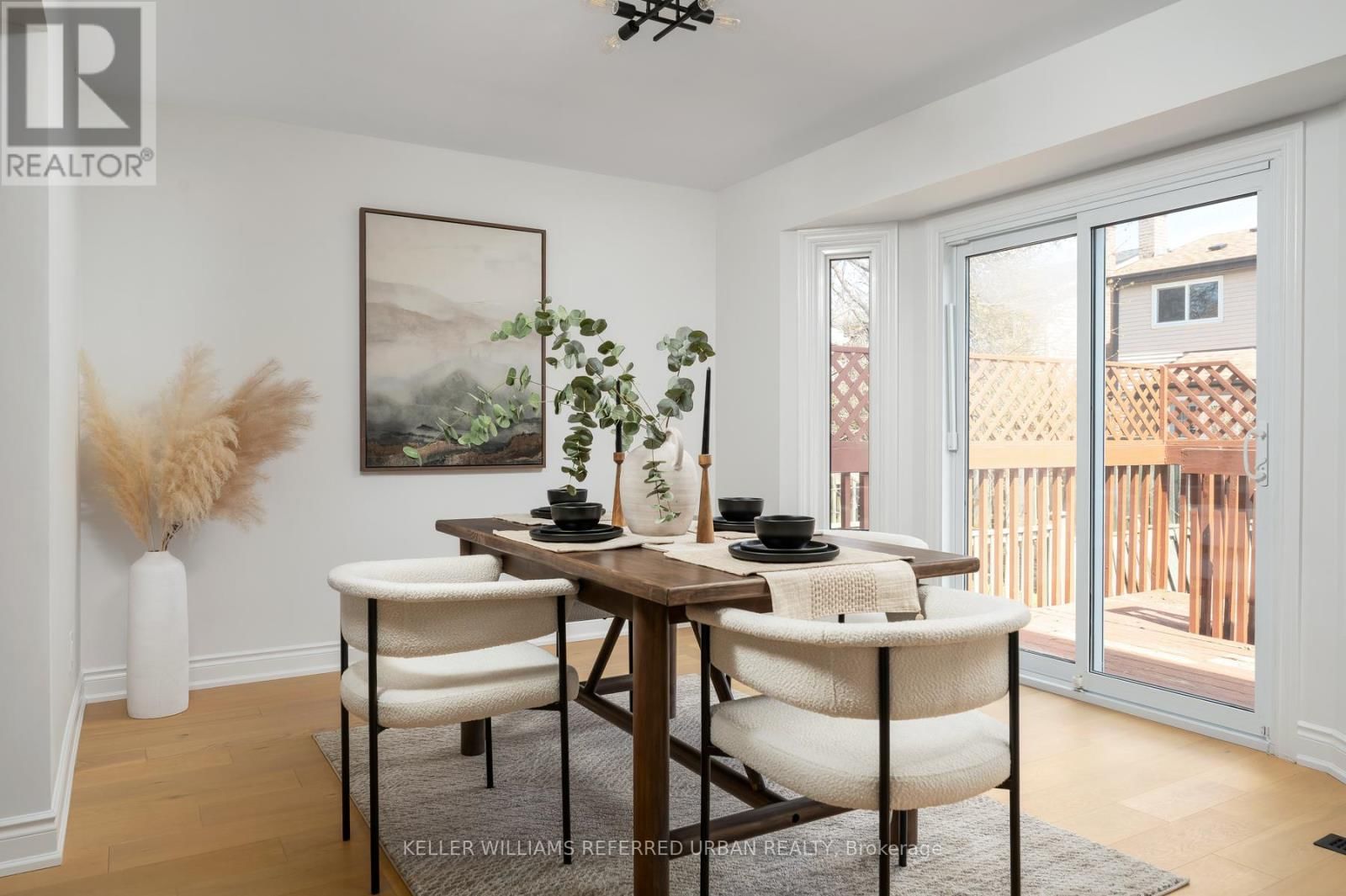 1064 MOORELANDS CRESCENT Image 11