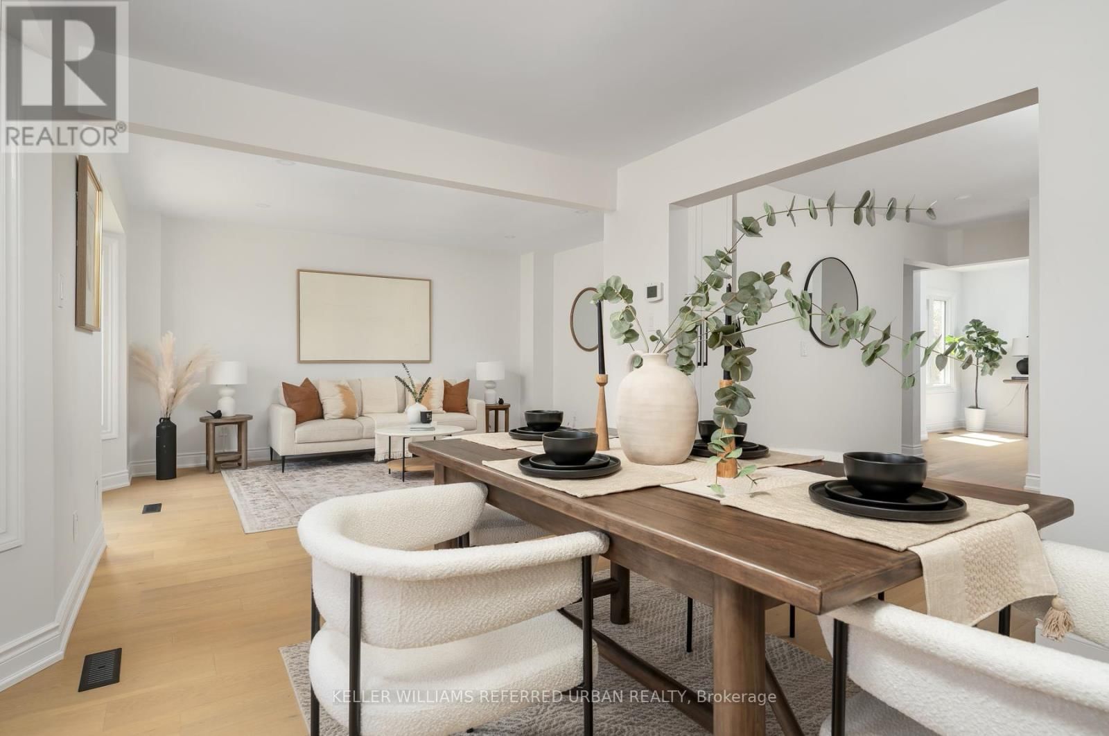 1064 MOORELANDS CRESCENT Image 12