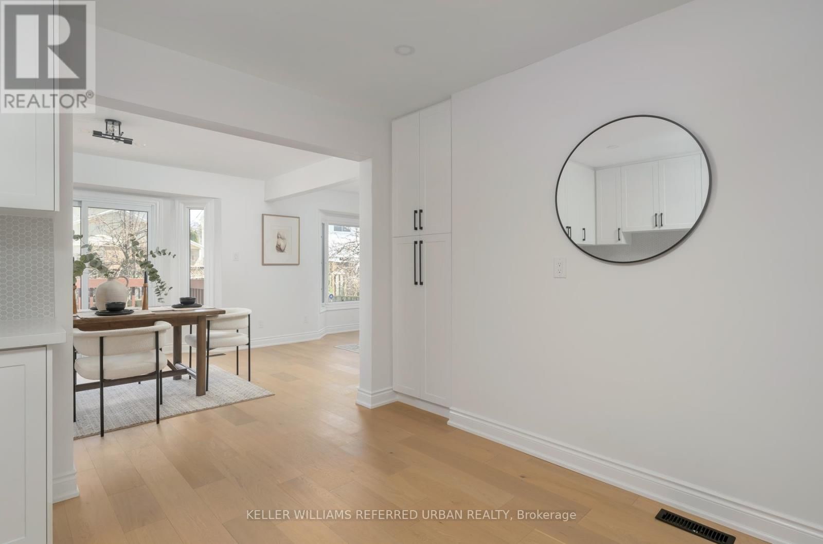 1064 MOORELANDS CRESCENT Image 17