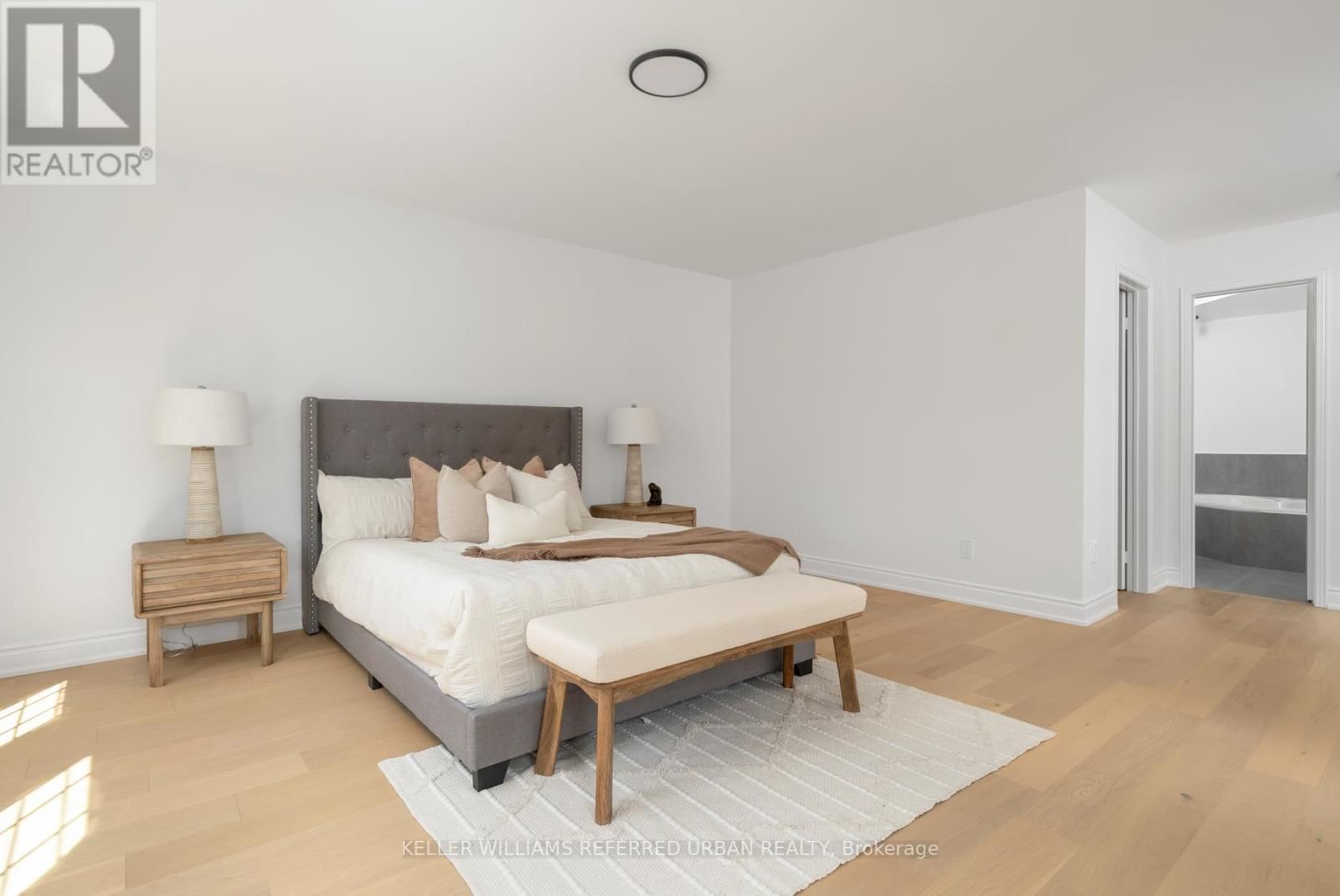 1064 MOORELANDS CRESCENT Image 23