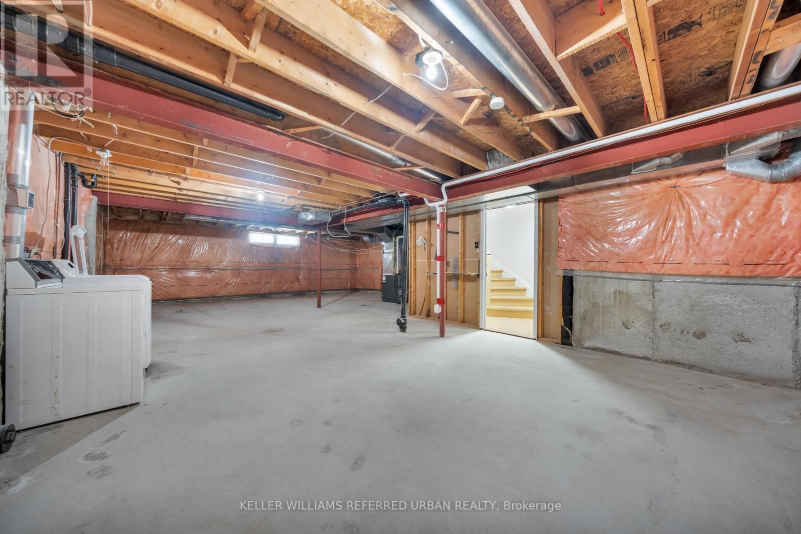 1064 MOORELANDS CRESCENT Image 33