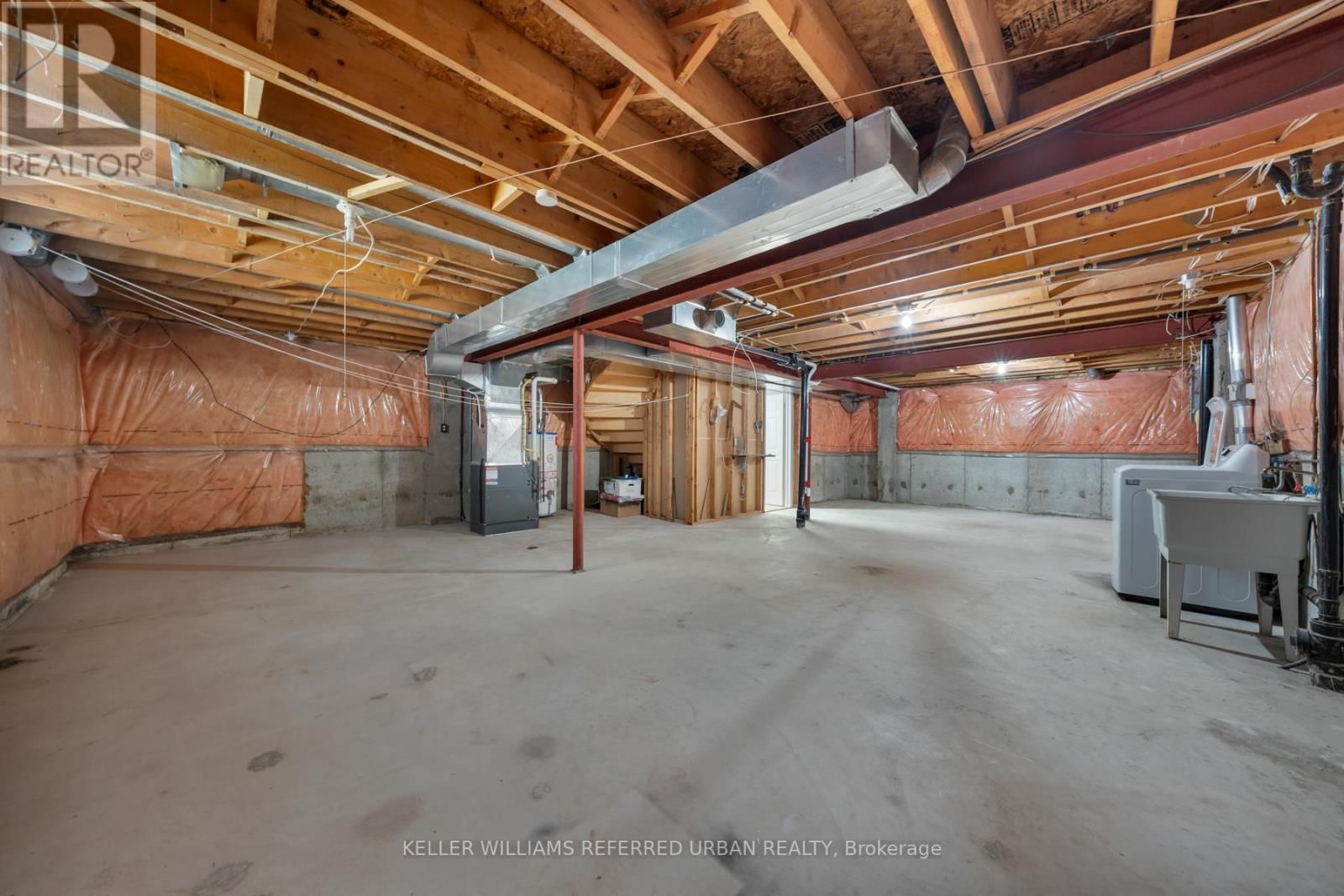 1064 MOORELANDS CRESCENT Image 34