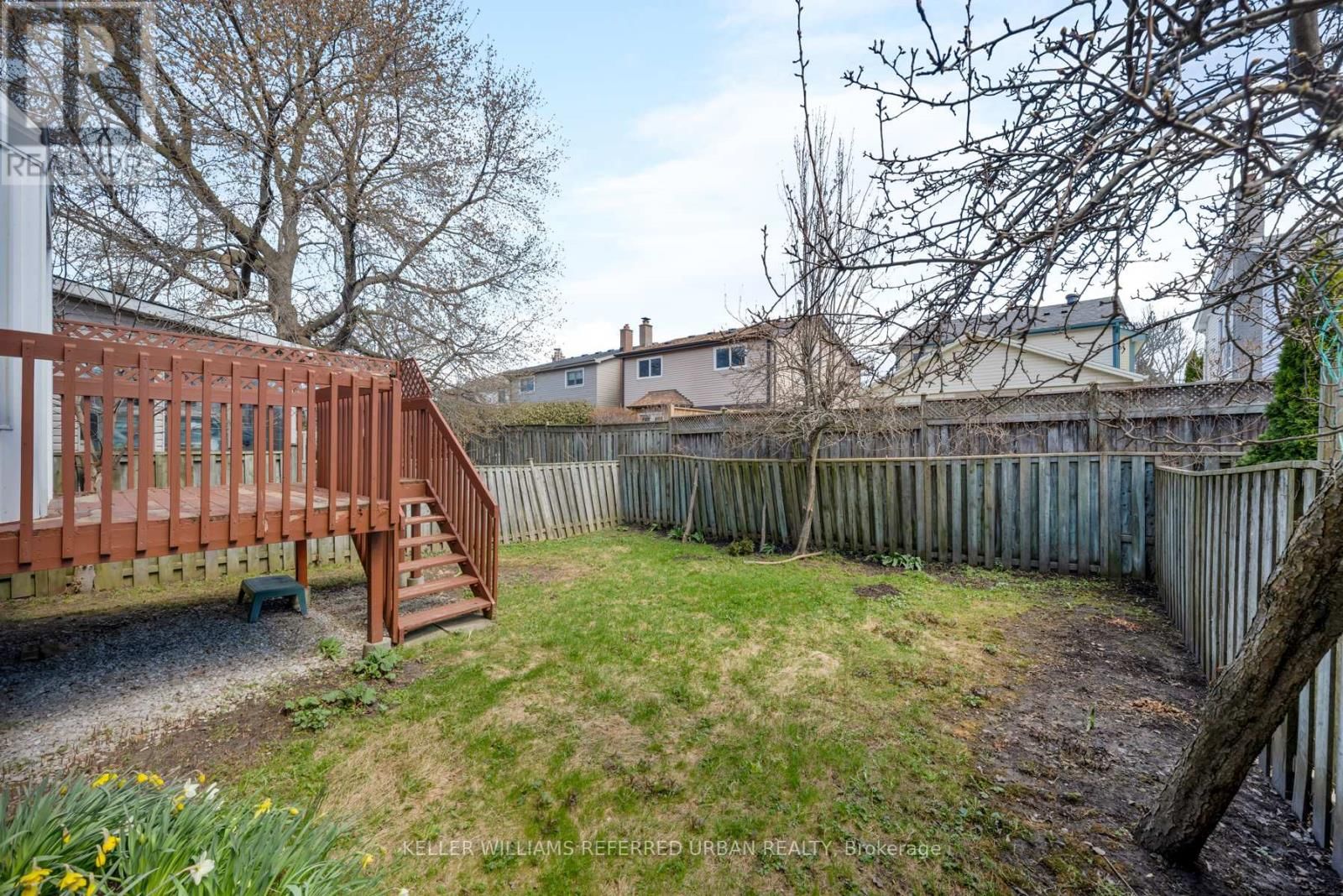 1064 MOORELANDS CRESCENT Image 35