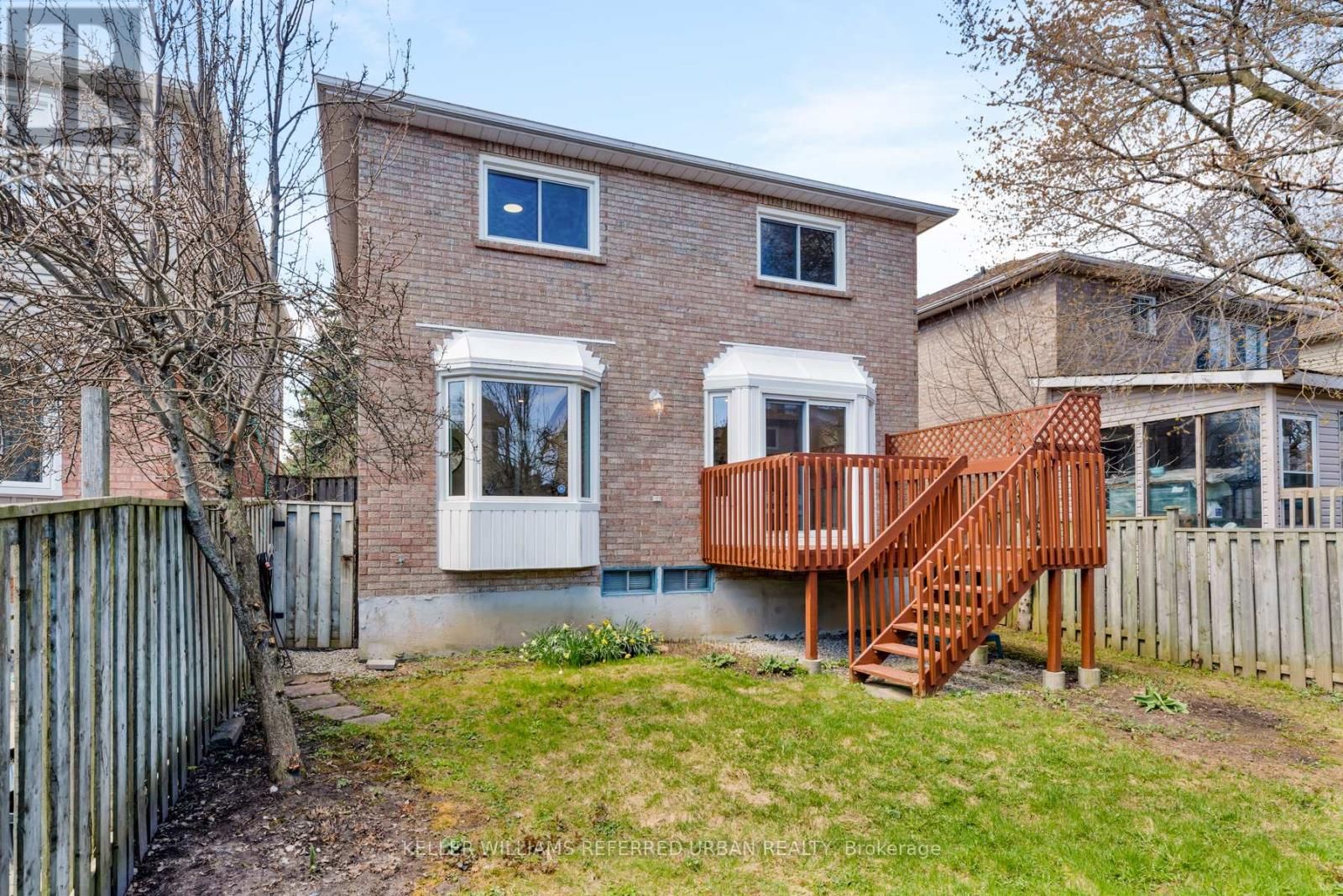 1064 MOORELANDS CRESCENT Image 36