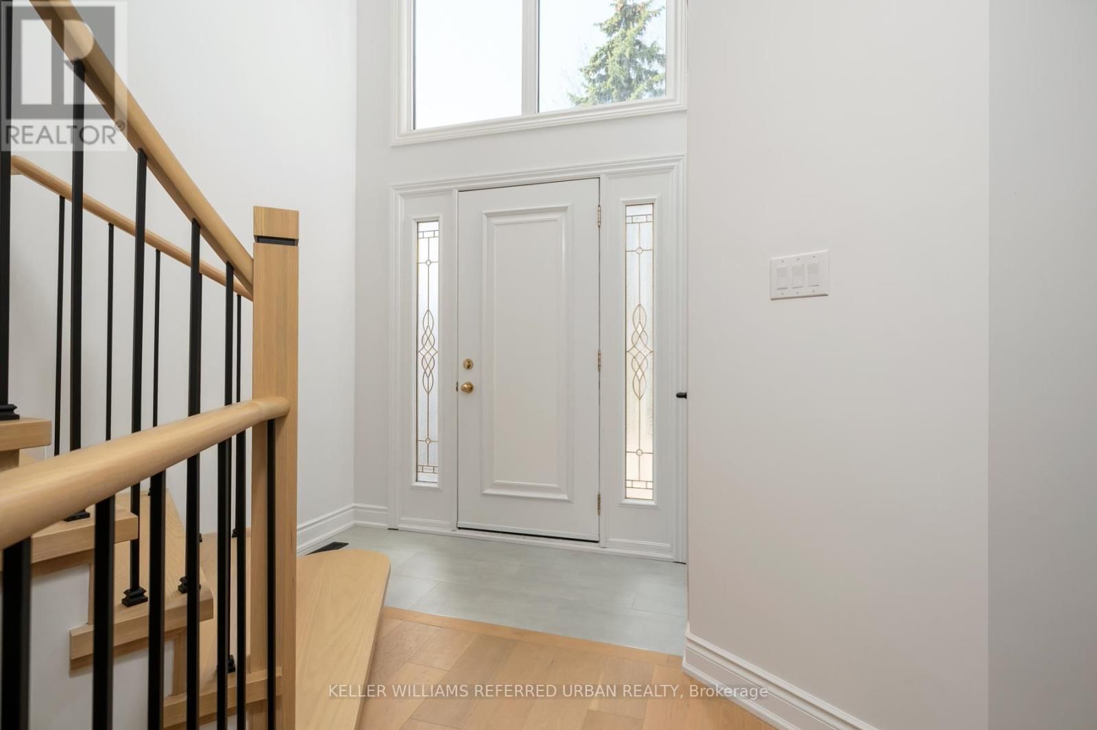 1064 MOORELANDS CRESCENT Image 4