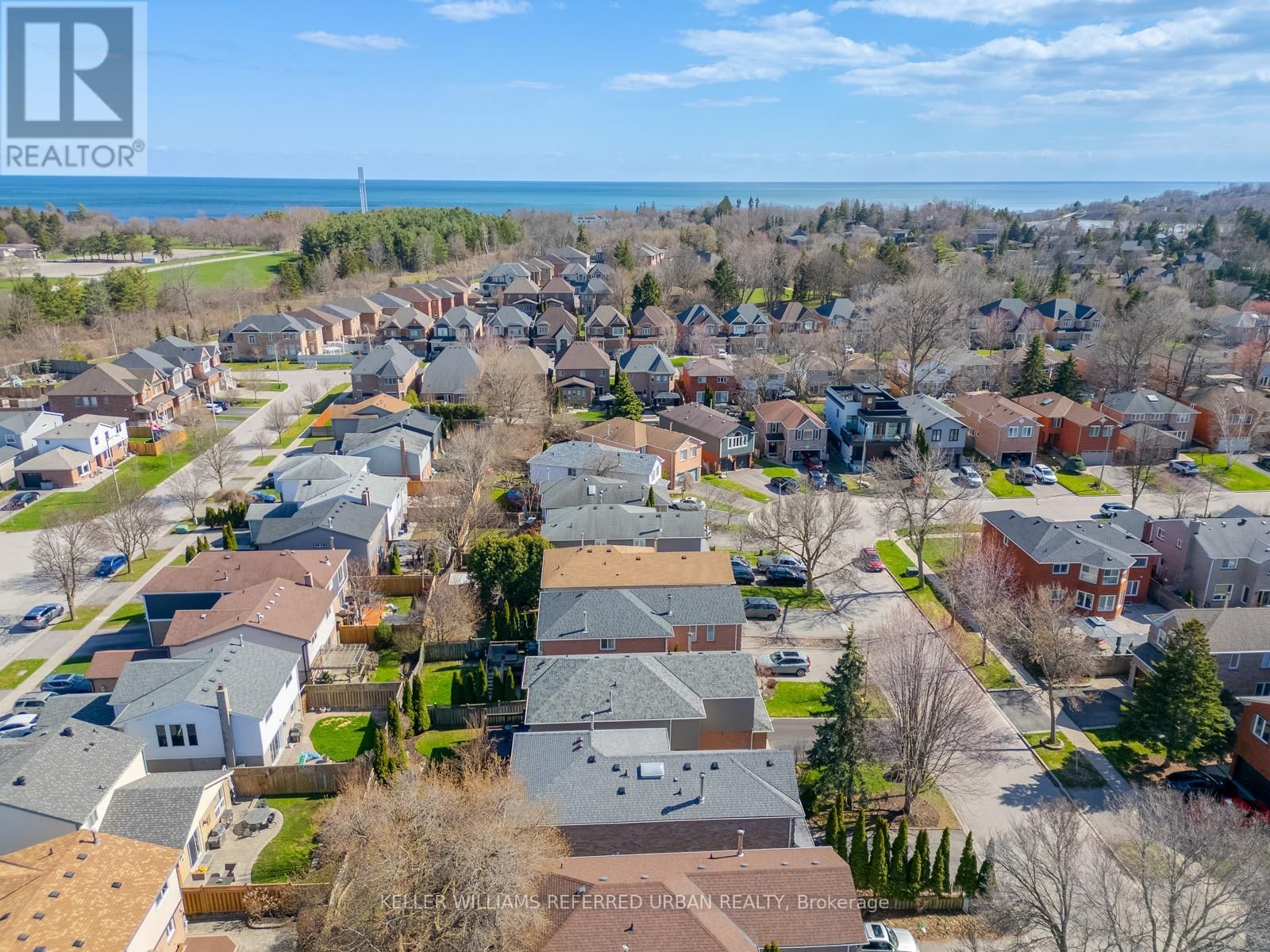 1064 MOORELANDS CRESCENT Image 40