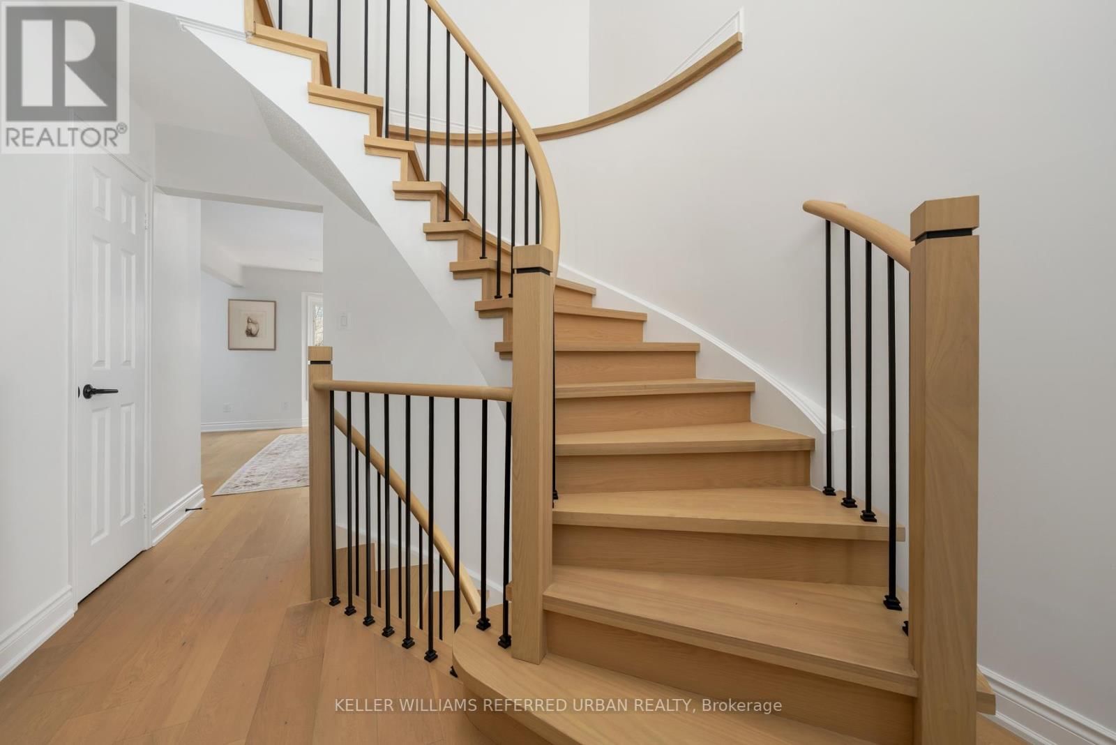 1064 MOORELANDS CRESCENT Image 5