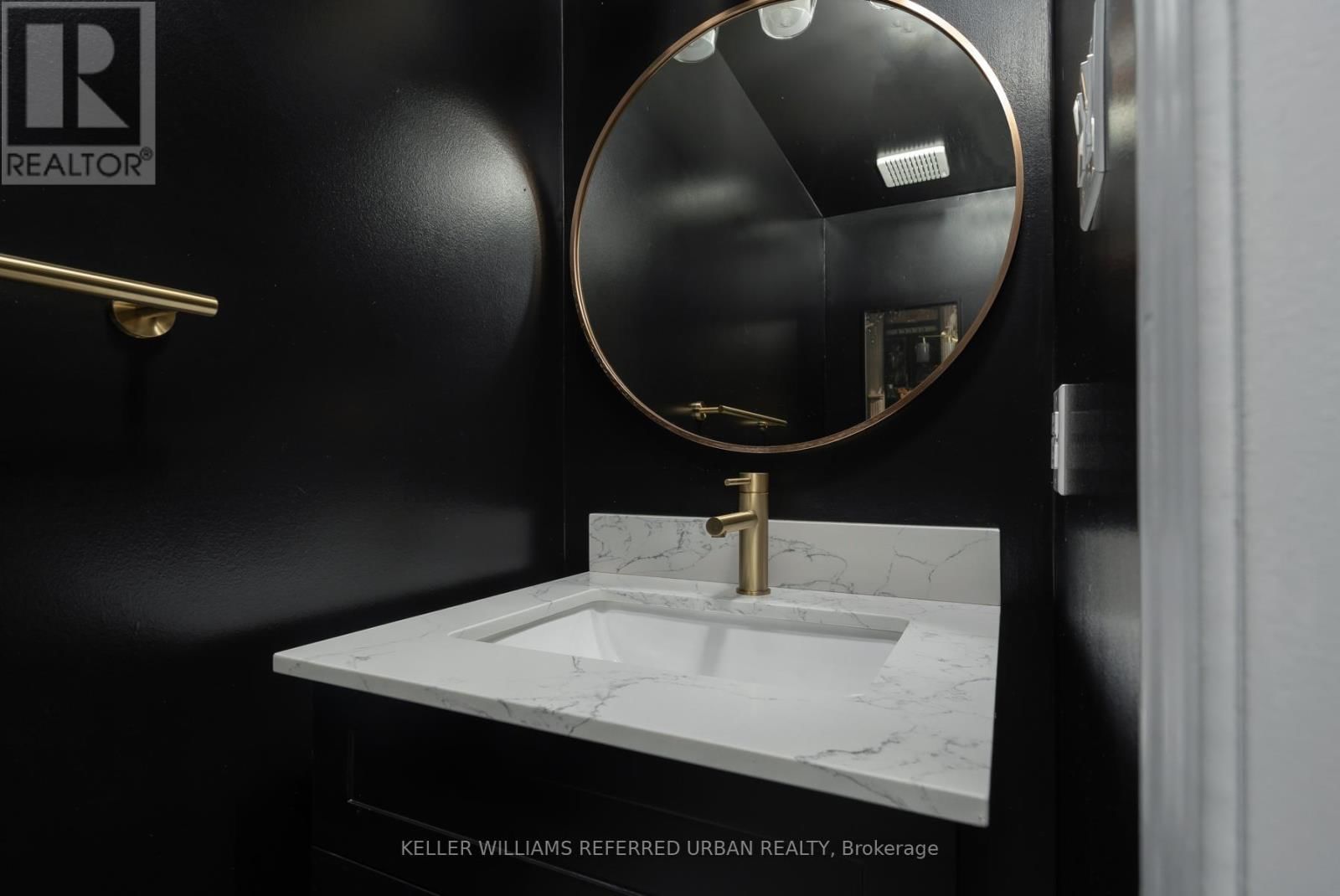 1064 MOORELANDS CRESCENT Image 6