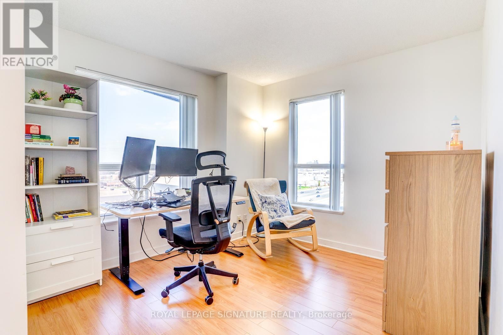 1203 - 36 LEE CENTRE DRIVE Image 11