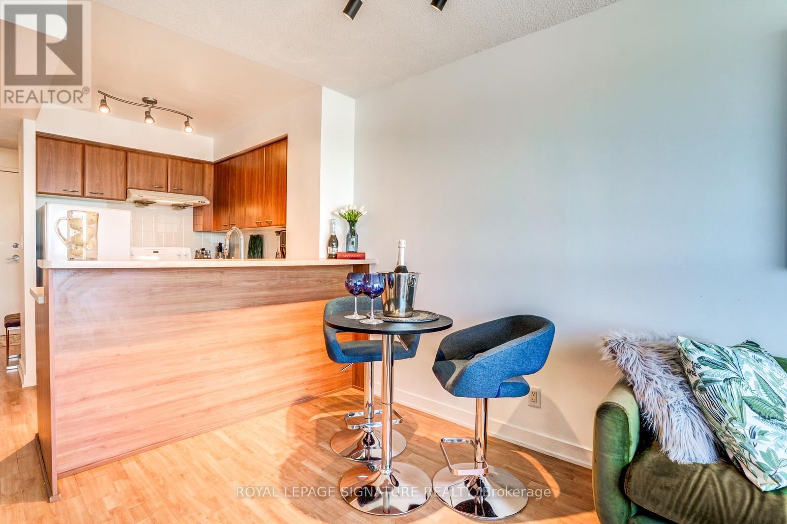 1203 - 36 LEE CENTRE DRIVE Image 7