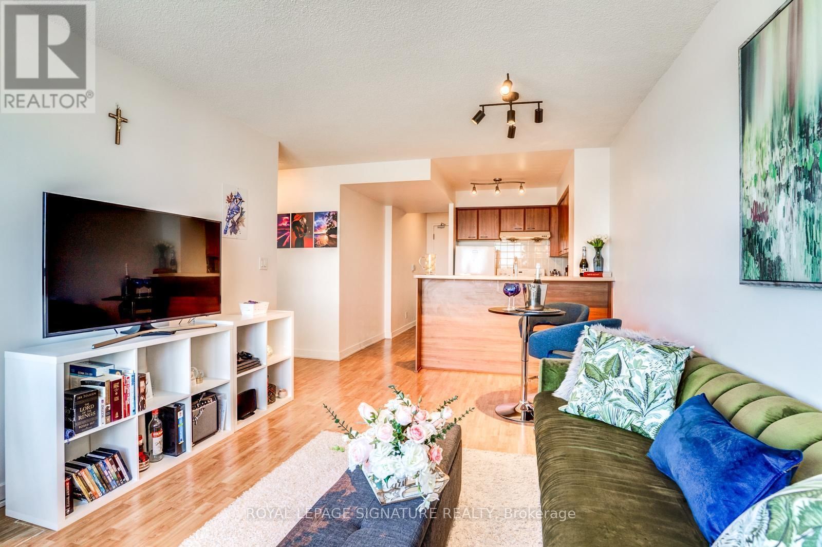 1203 - 36 LEE CENTRE DRIVE Image 8