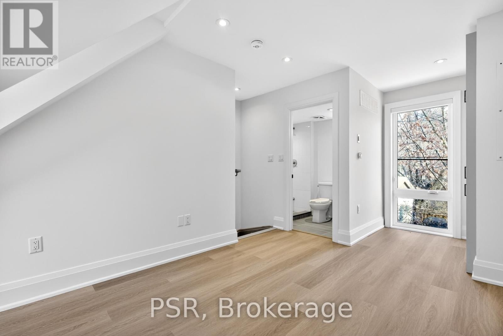 E - 53 HARRIET STREET Image 11