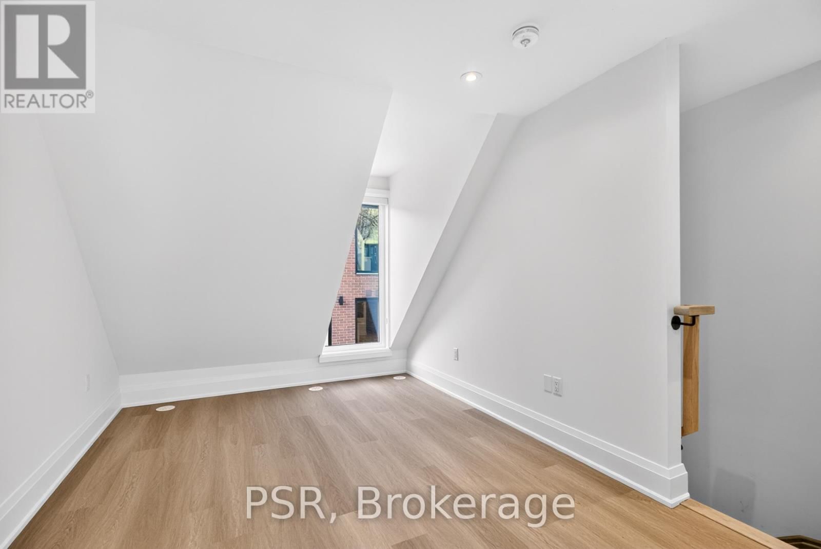 E - 53 HARRIET STREET Image 13