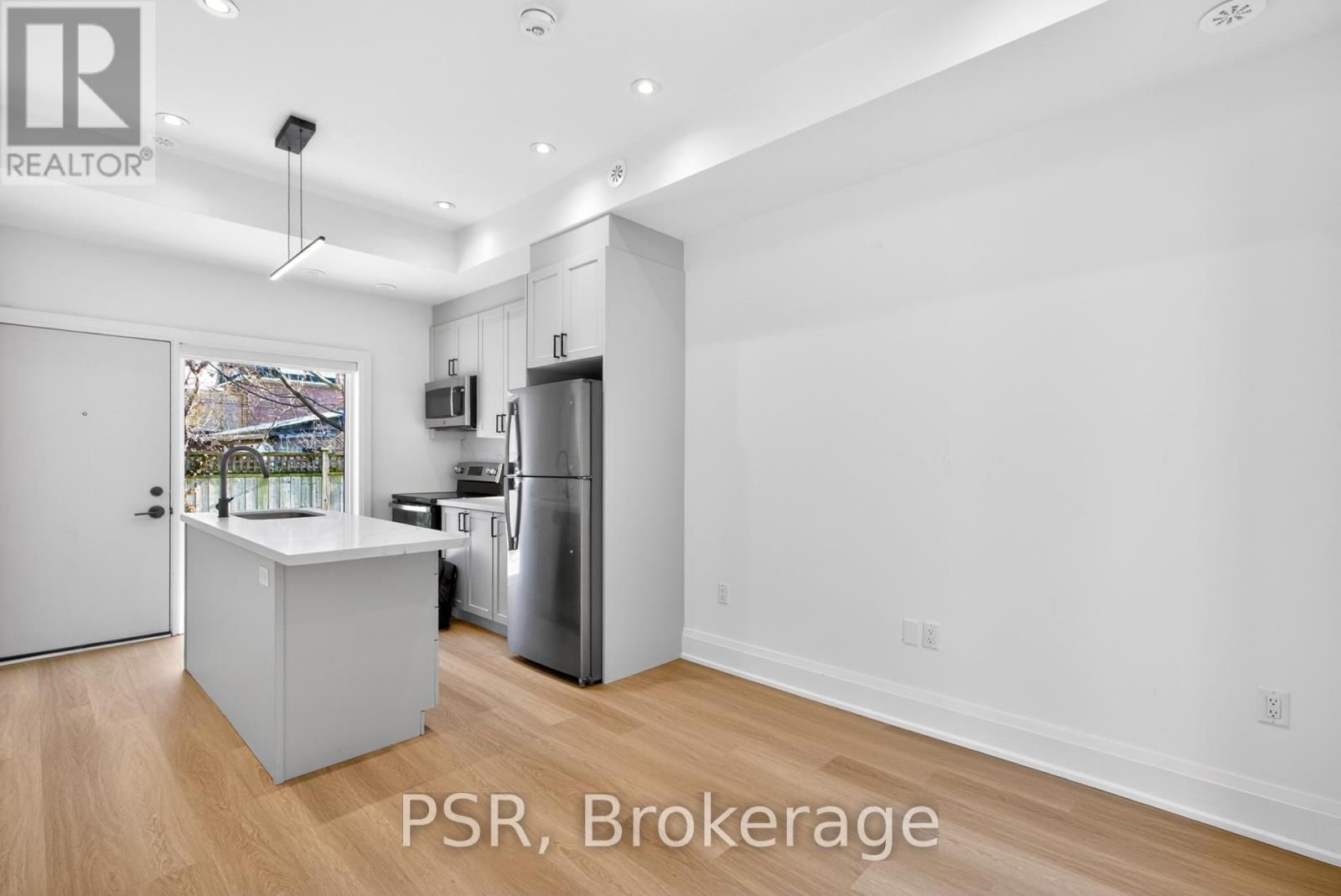 E - 53 HARRIET STREET Image 3