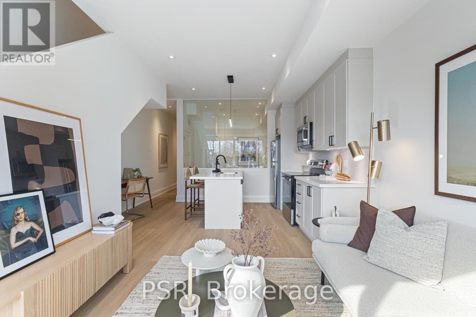 D - 55 HARRIET STREET Image 13