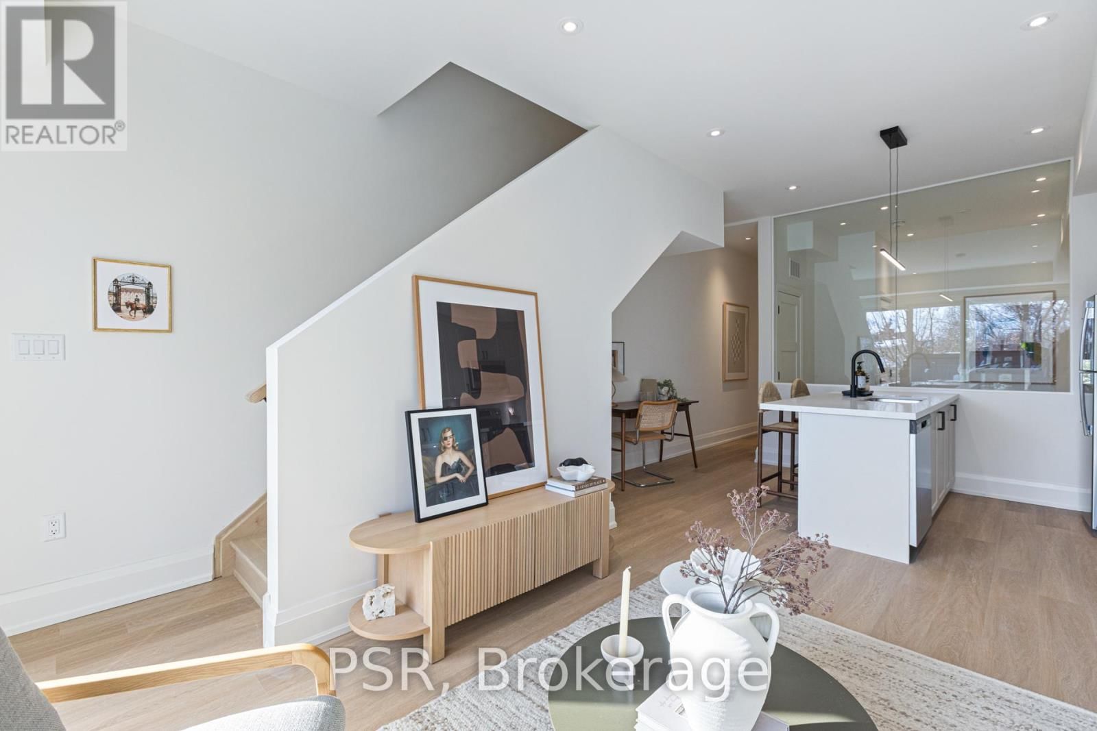 D - 55 HARRIET STREET Image 14