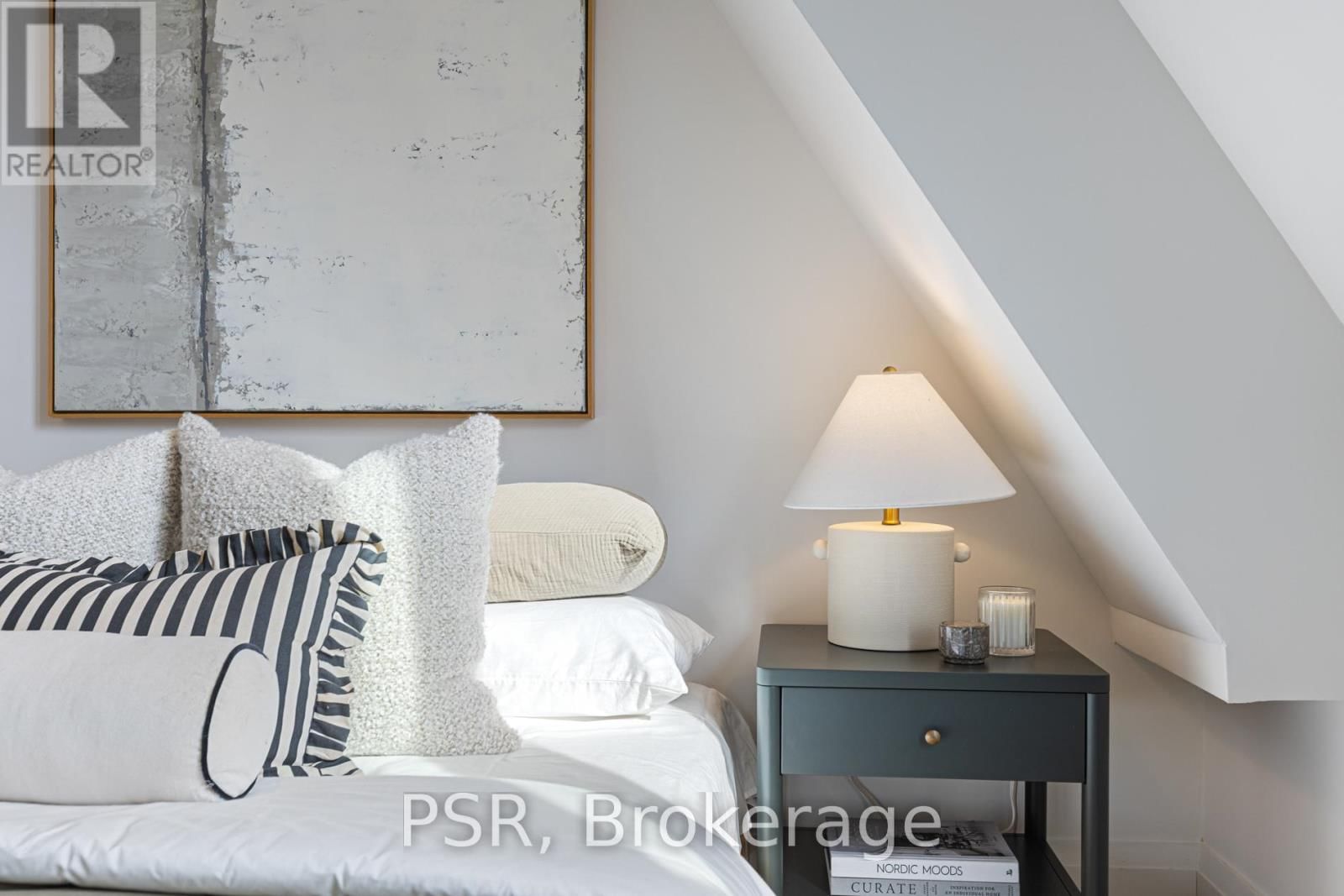 D - 55 HARRIET STREET Image 16