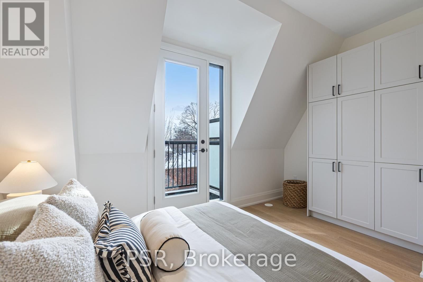 D - 55 HARRIET STREET Image 18