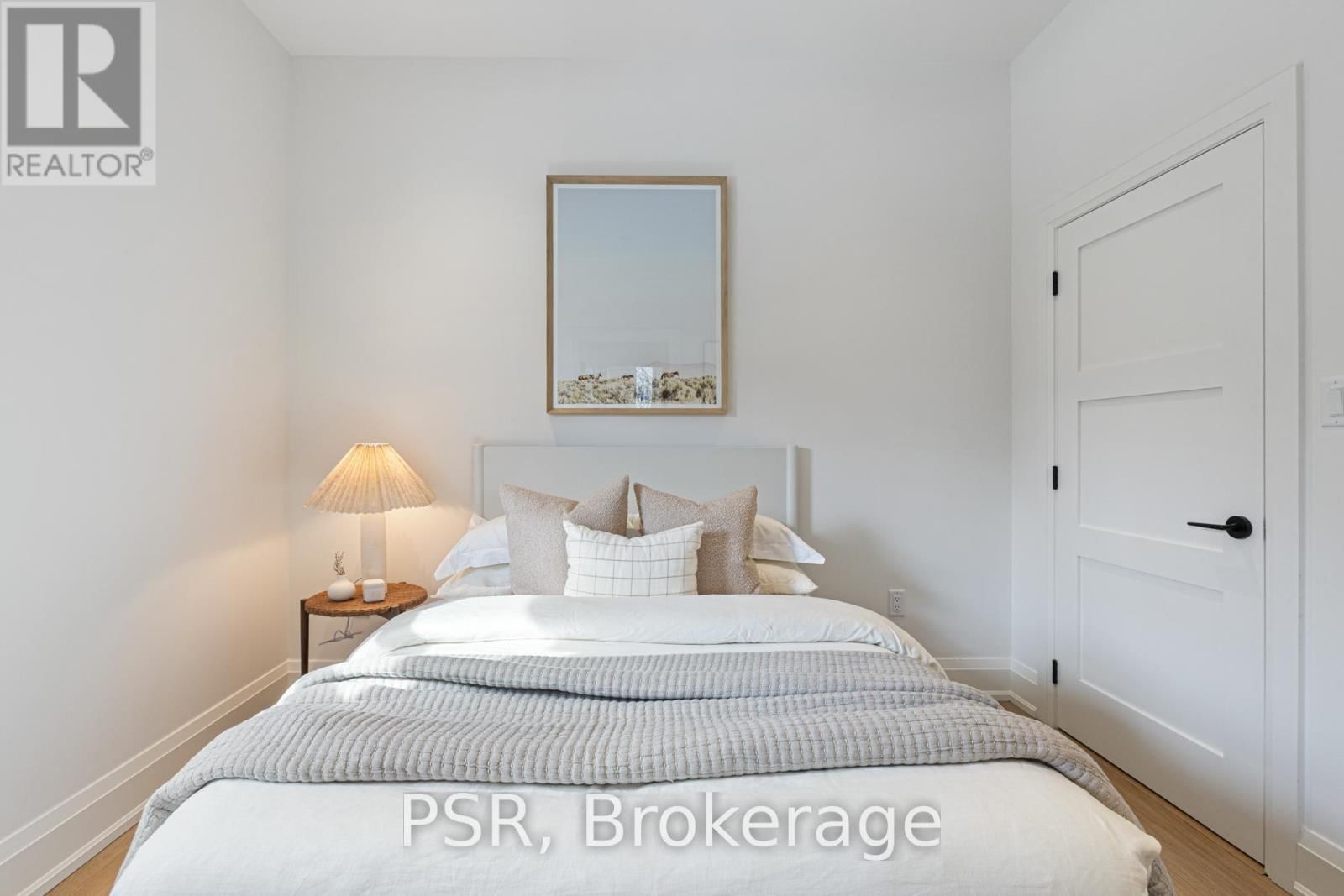 D - 55 HARRIET STREET Image 21