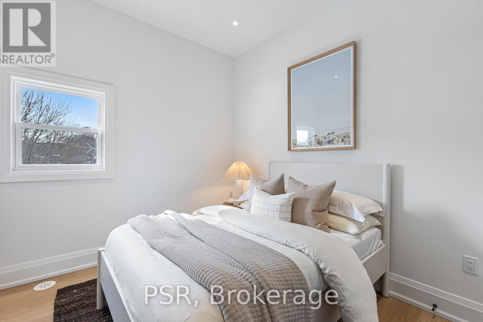 D - 55 HARRIET STREET Image 23