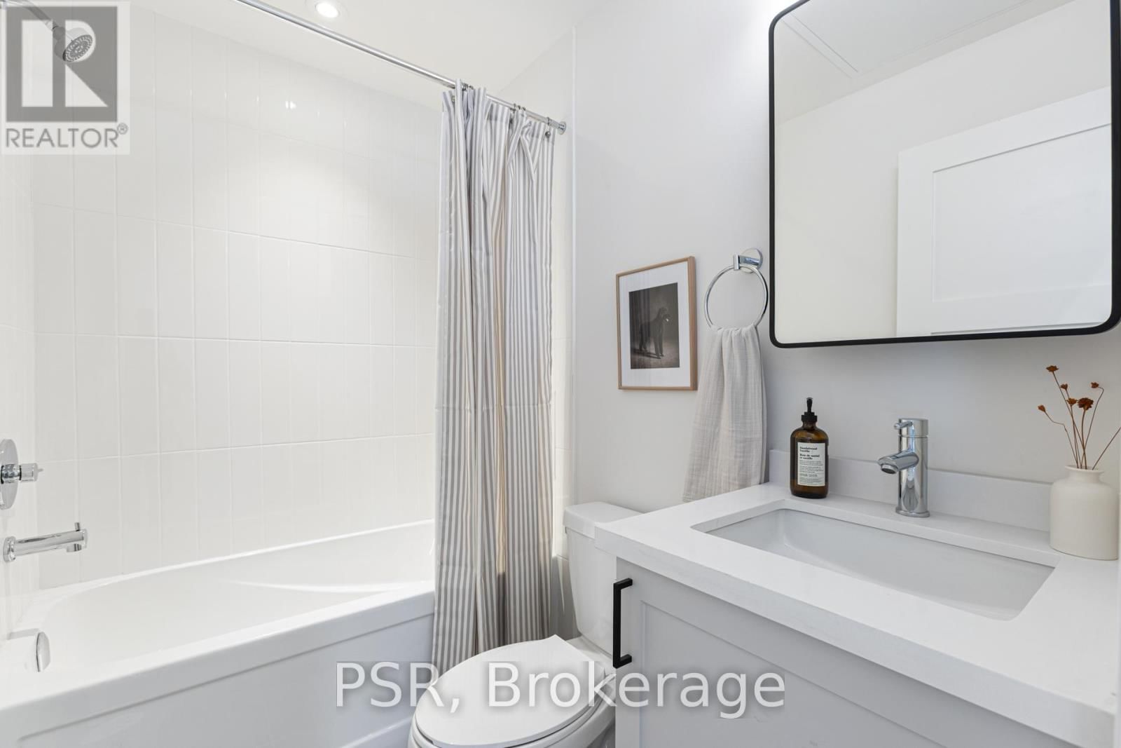 D - 55 HARRIET STREET Image 25